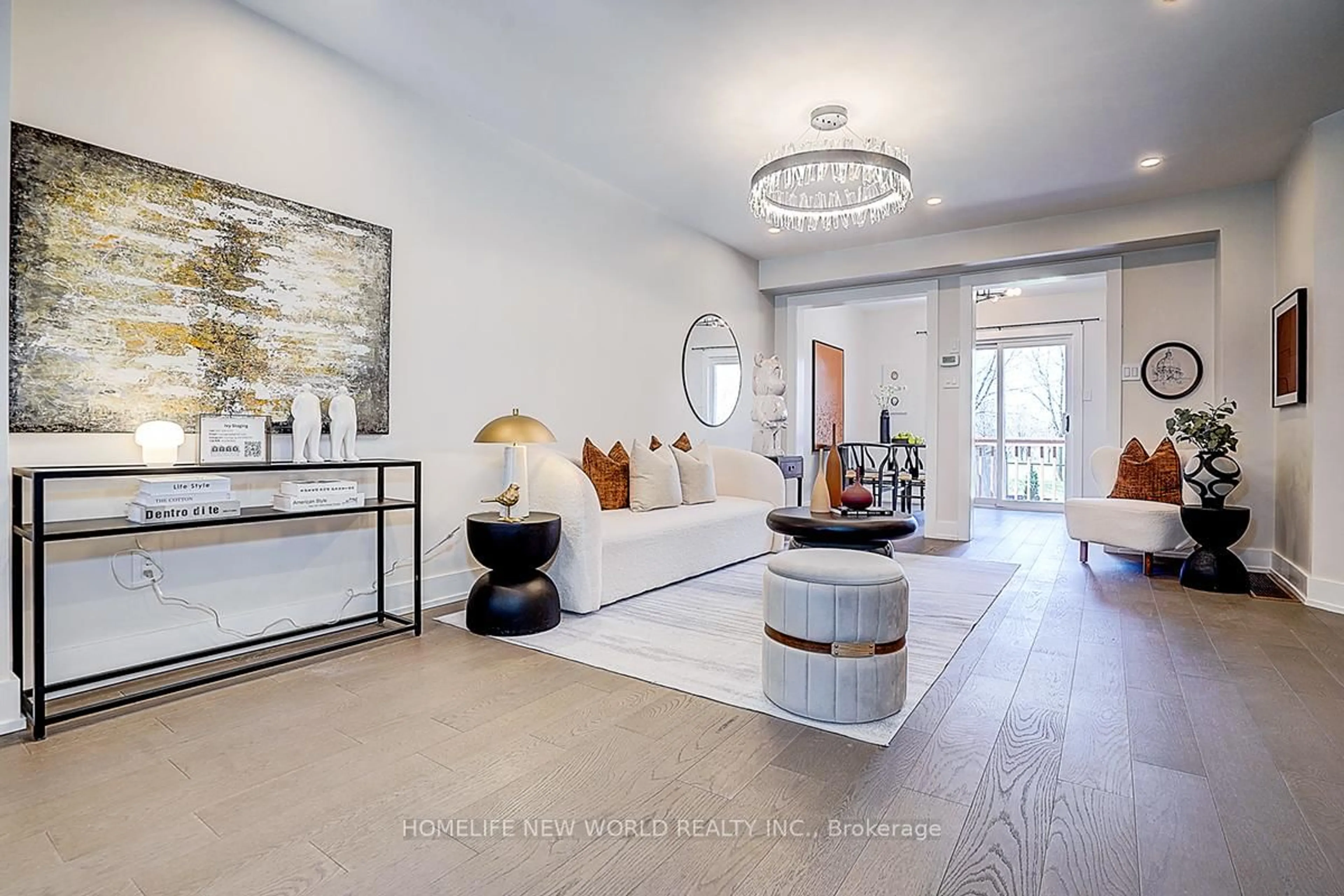 Indoor entryway for 22 Stiles Ave, Aurora Ontario L4G 7N3