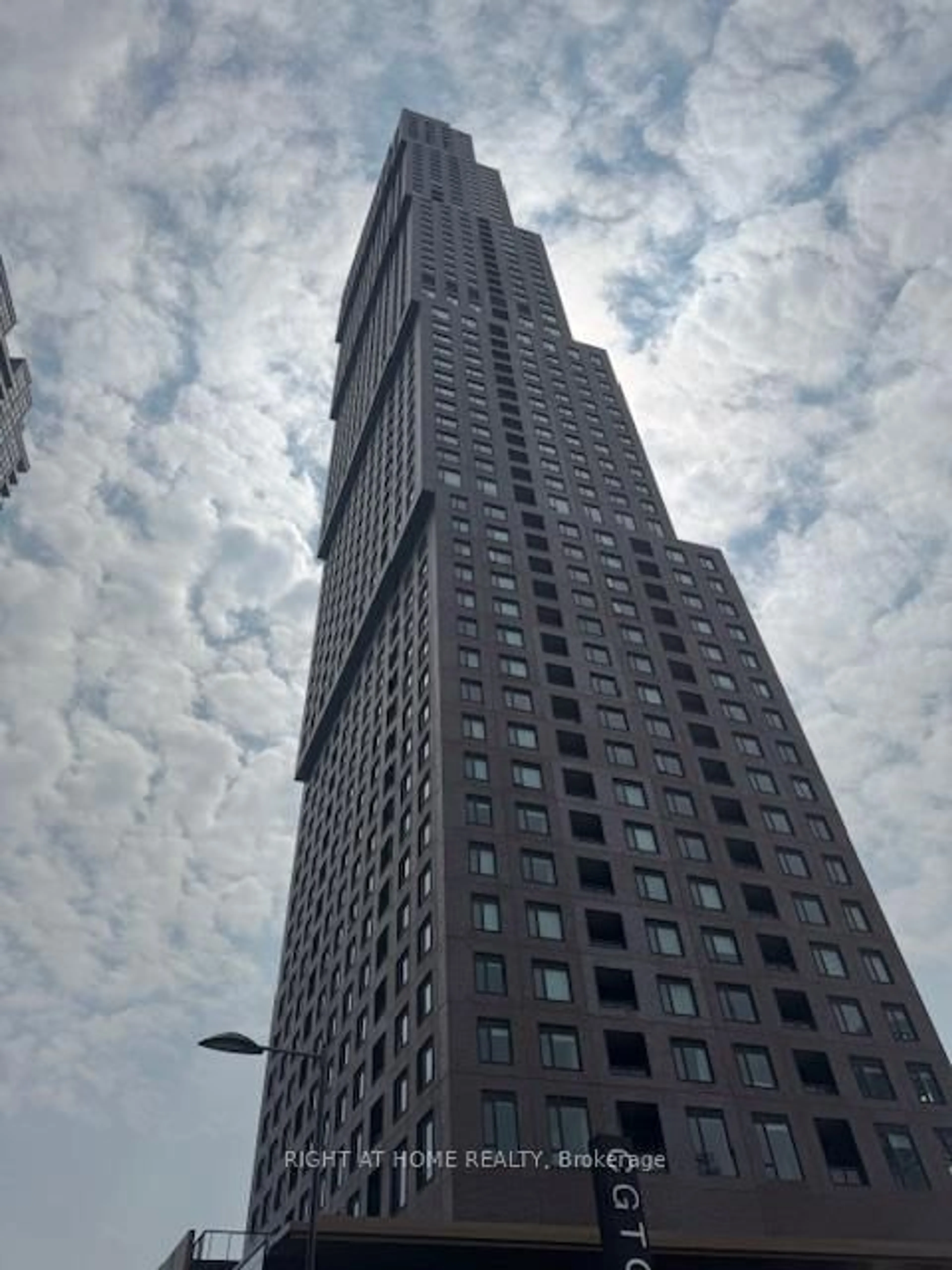 Unknown for 2920 Highway7 Rd #610, Vaughan Ontario L4K 0P4