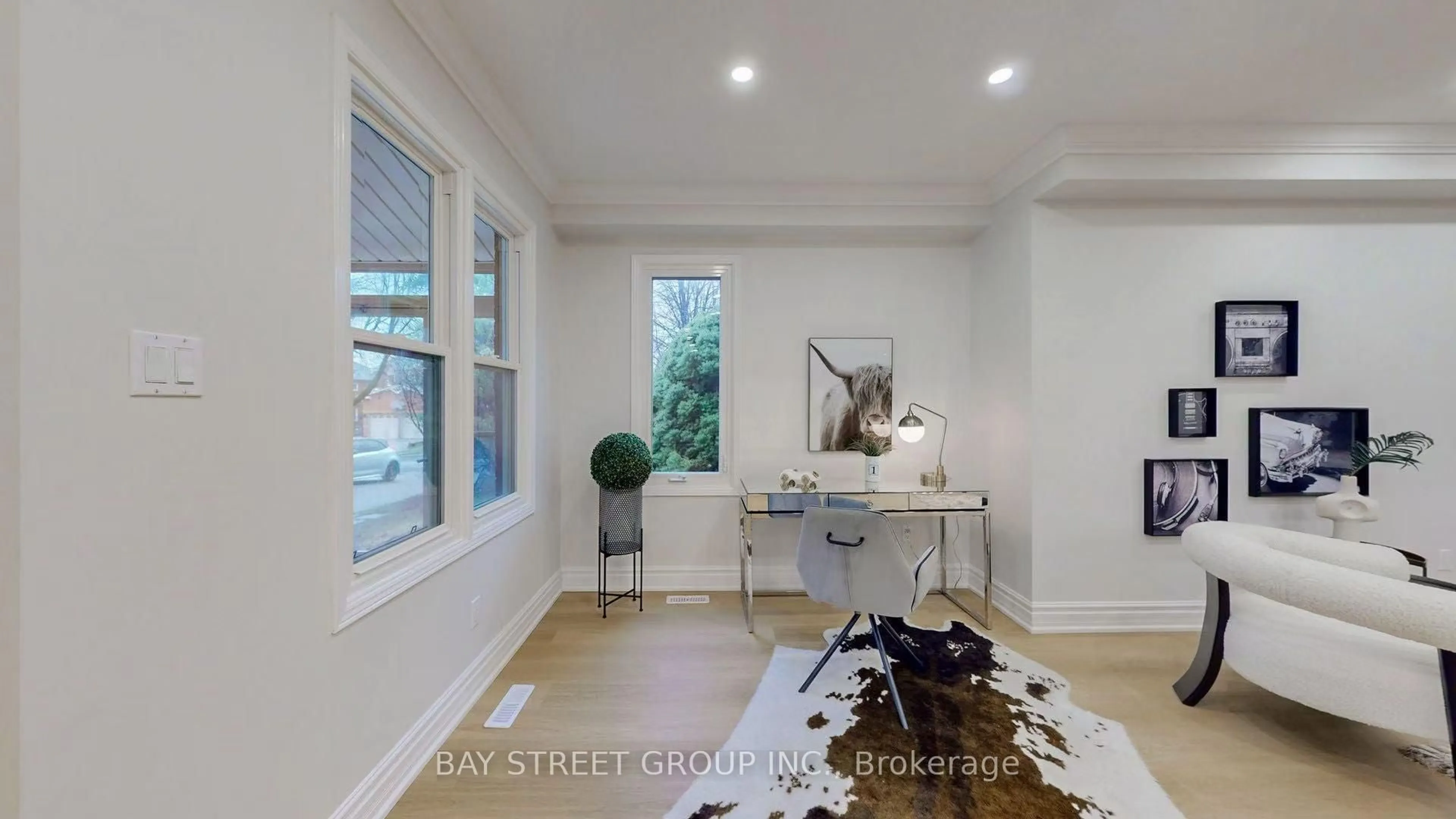 Indoor entryway for 31 Cavalry Tr, Markham Ontario L3R 9H3