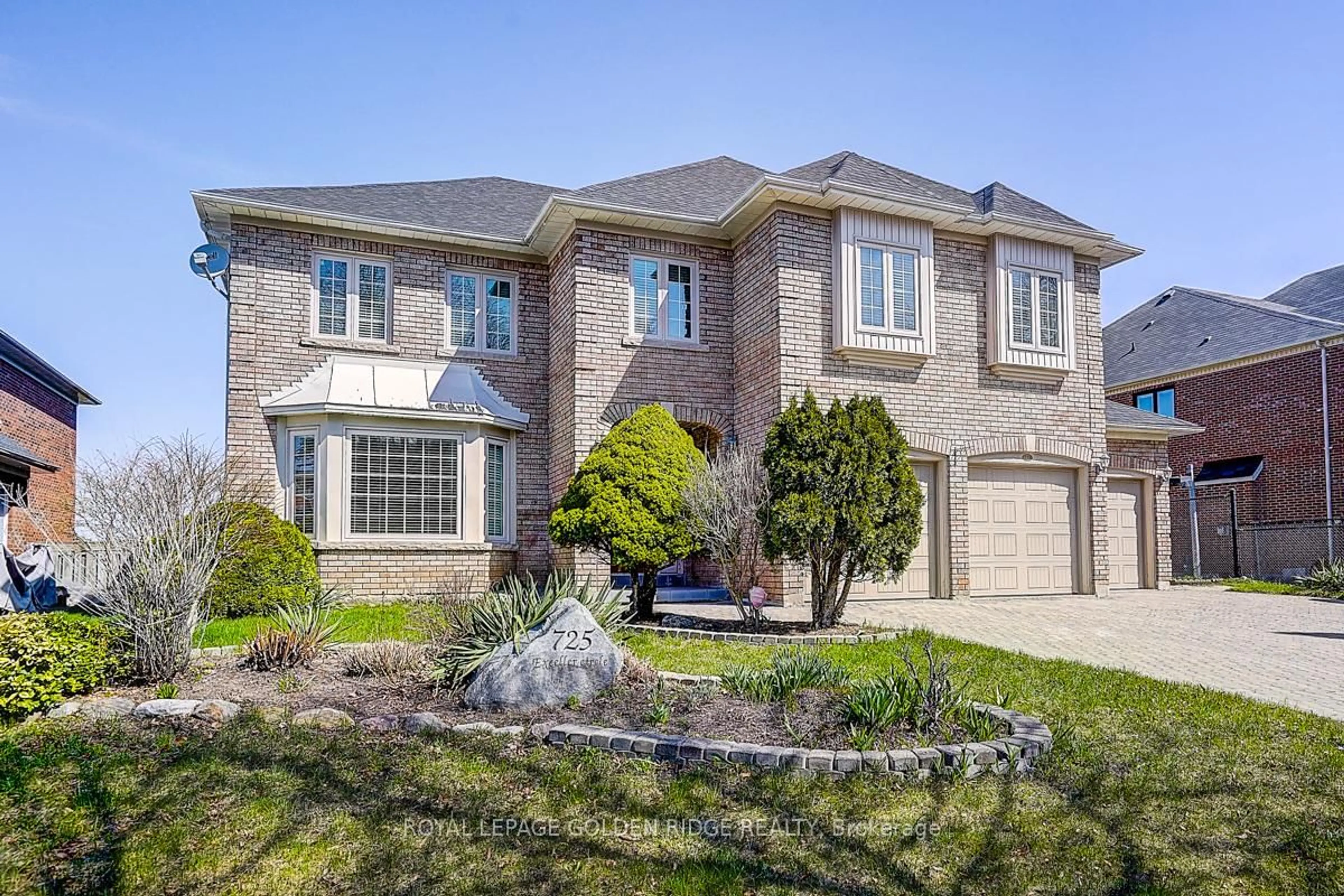 Home with brick exterior material, street for 725 Exceller Circ, Newmarket Ontario L3X 1P4