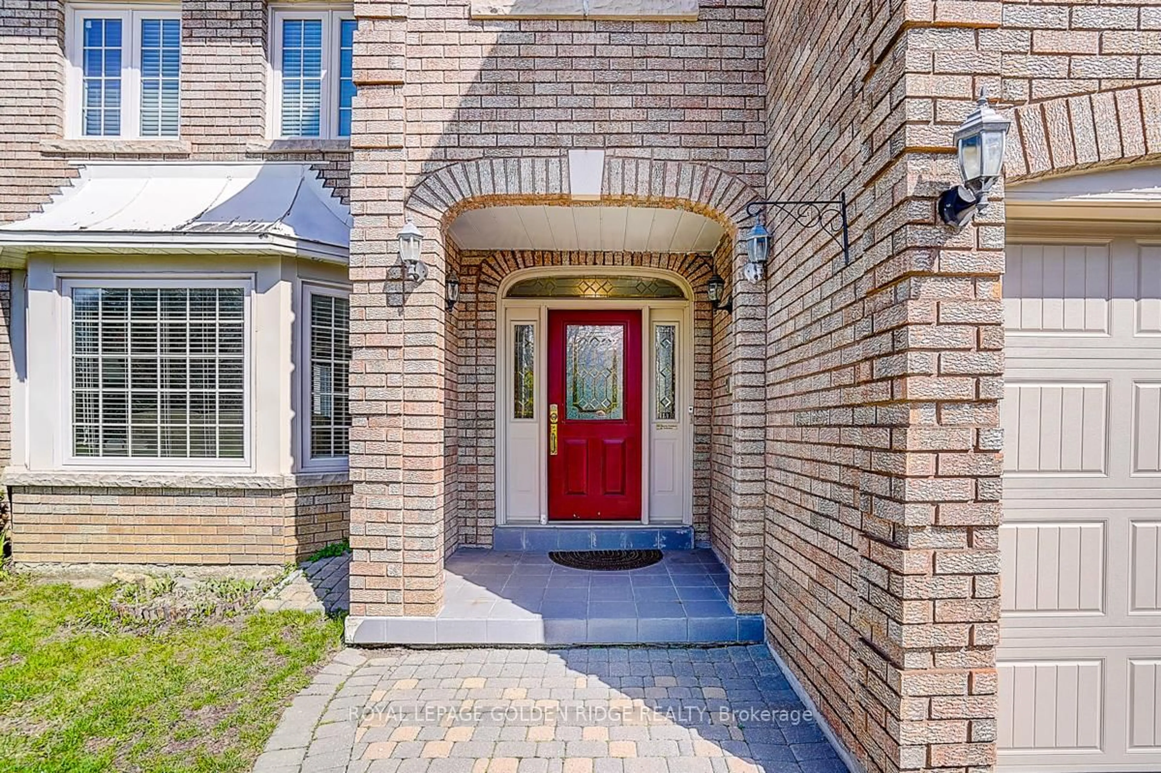 Home with brick exterior material, street for 725 Exceller Circ, Newmarket Ontario L3X 1P4