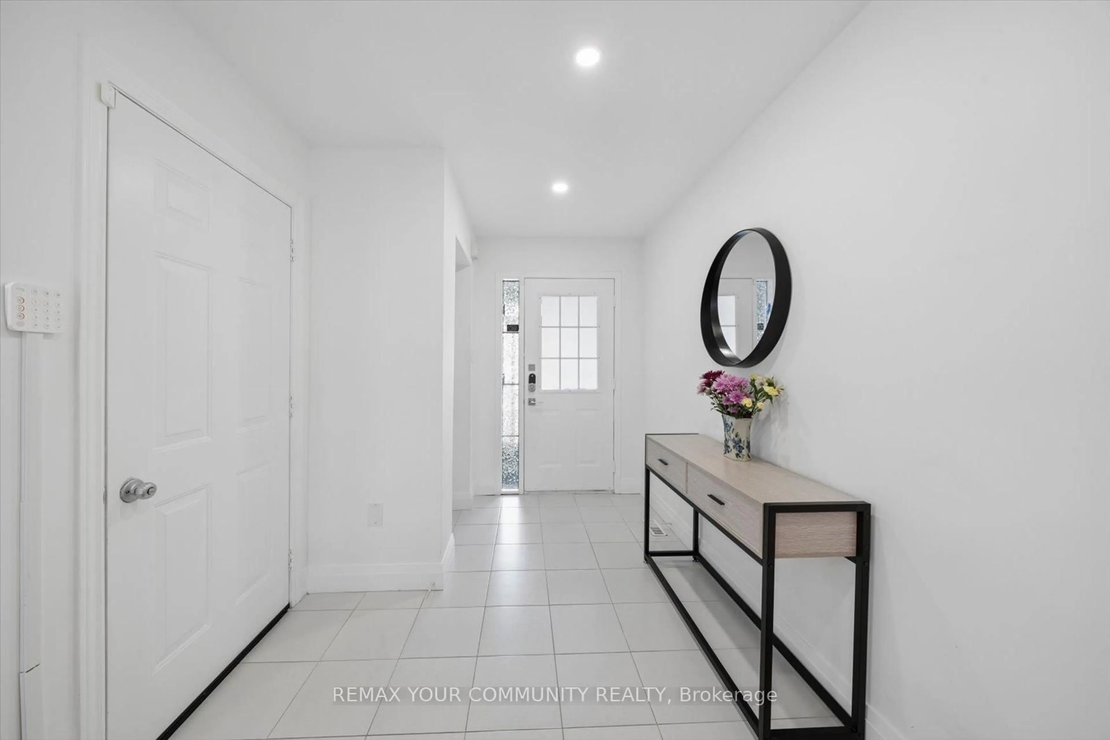 Indoor entryway for 133 Novella Rd, Vaughan Ontario L4K 5K6