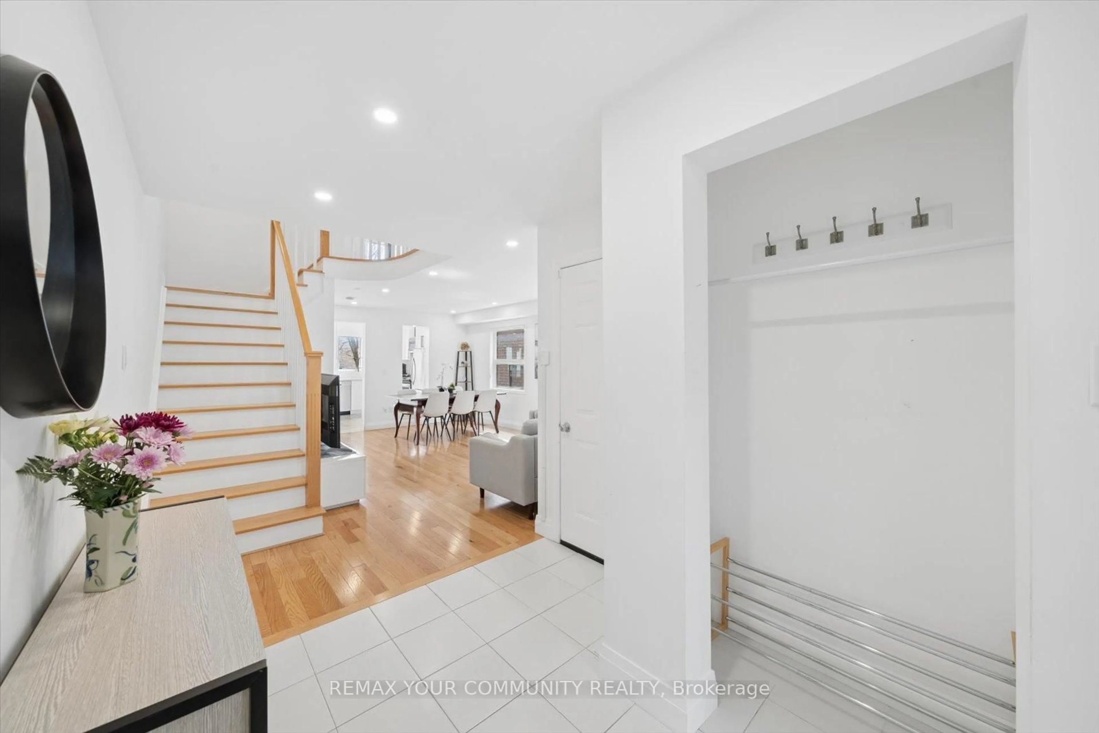 Indoor entryway for 133 Novella Rd, Vaughan Ontario L4K 5K6