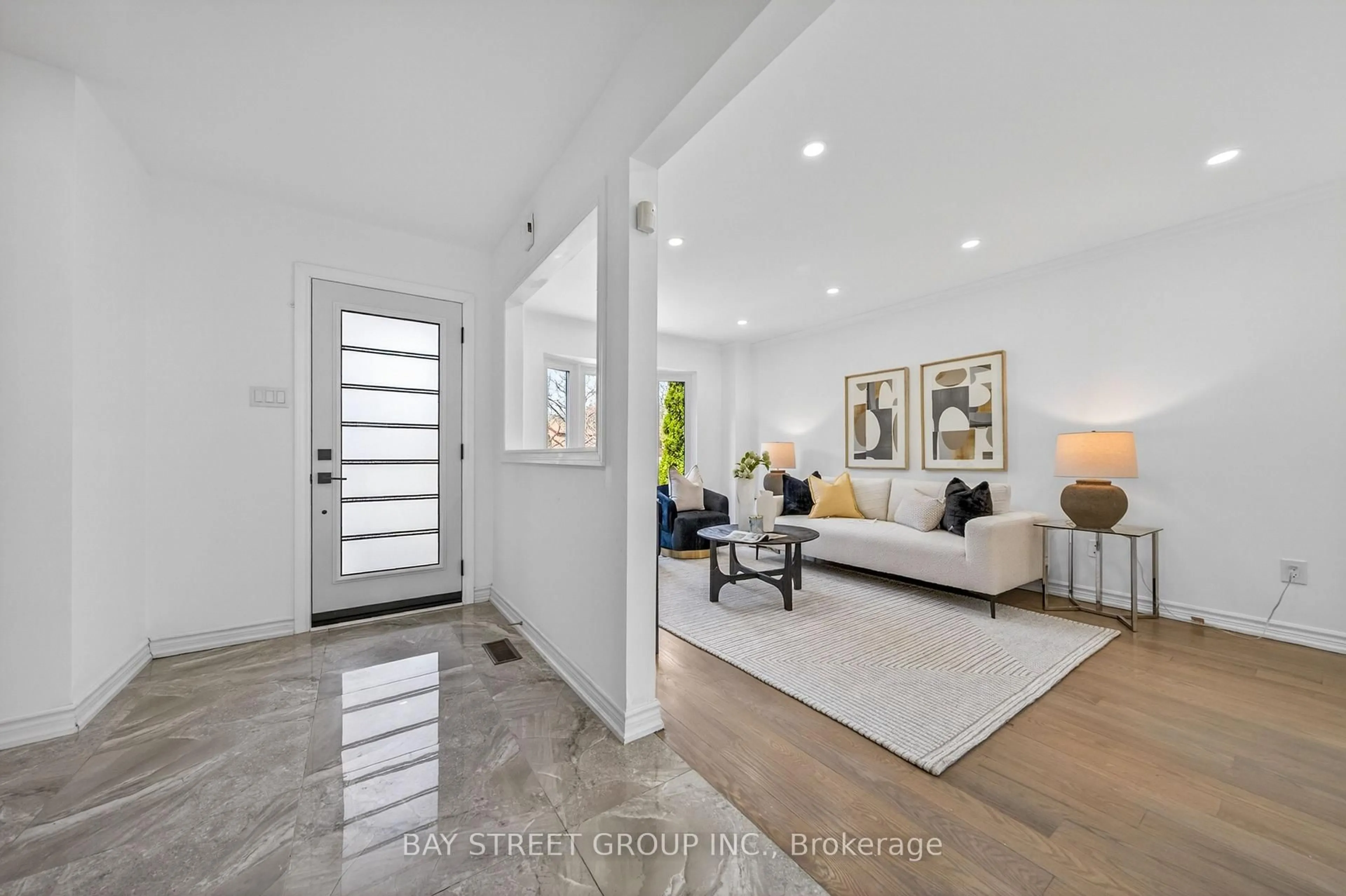 Indoor entryway for 33 Winborne Dr, Vaughan Ontario L4J 2R8