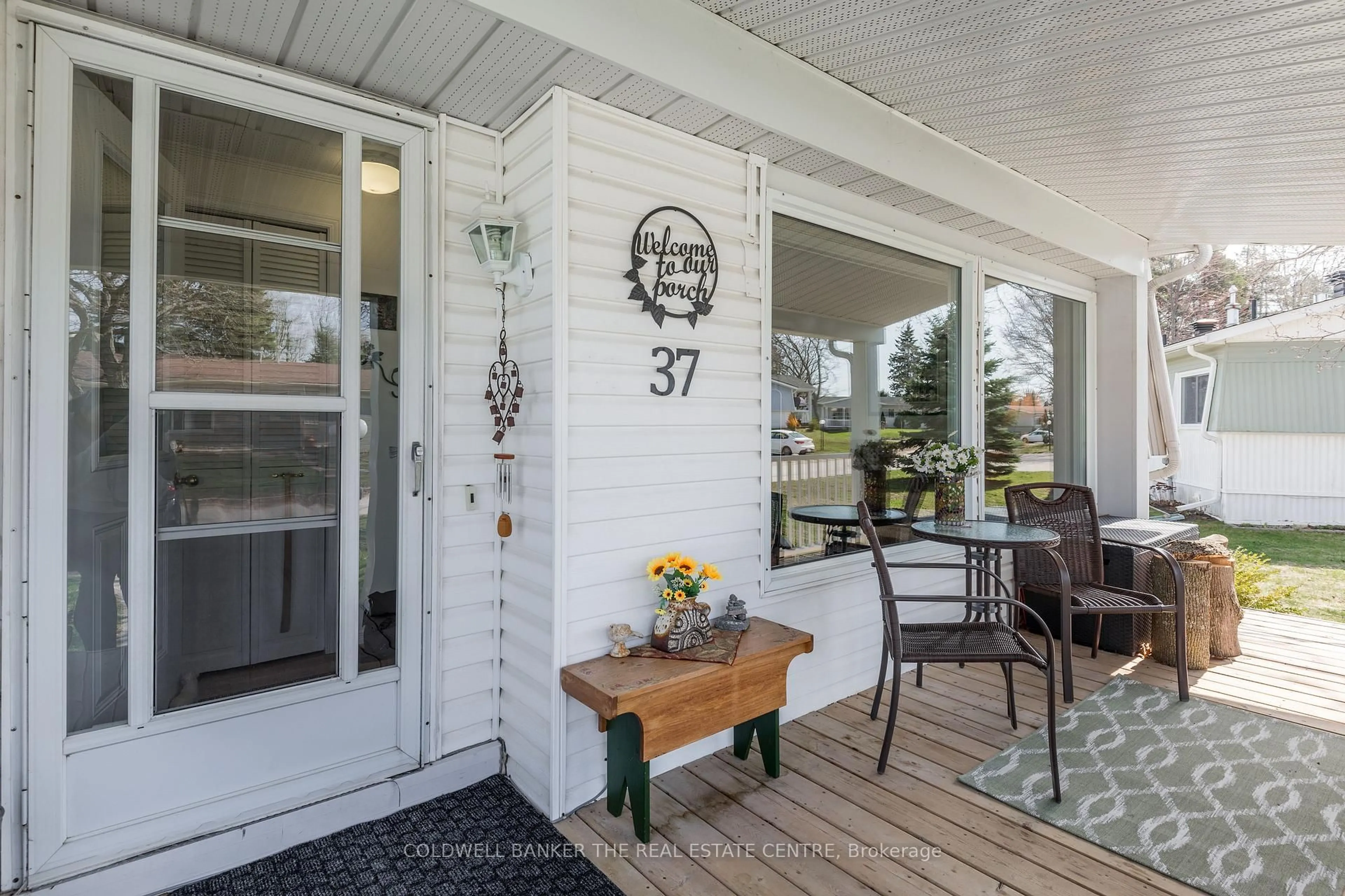 Patio, street for 37 Main St, Innisfil Ontario L9S 1L9