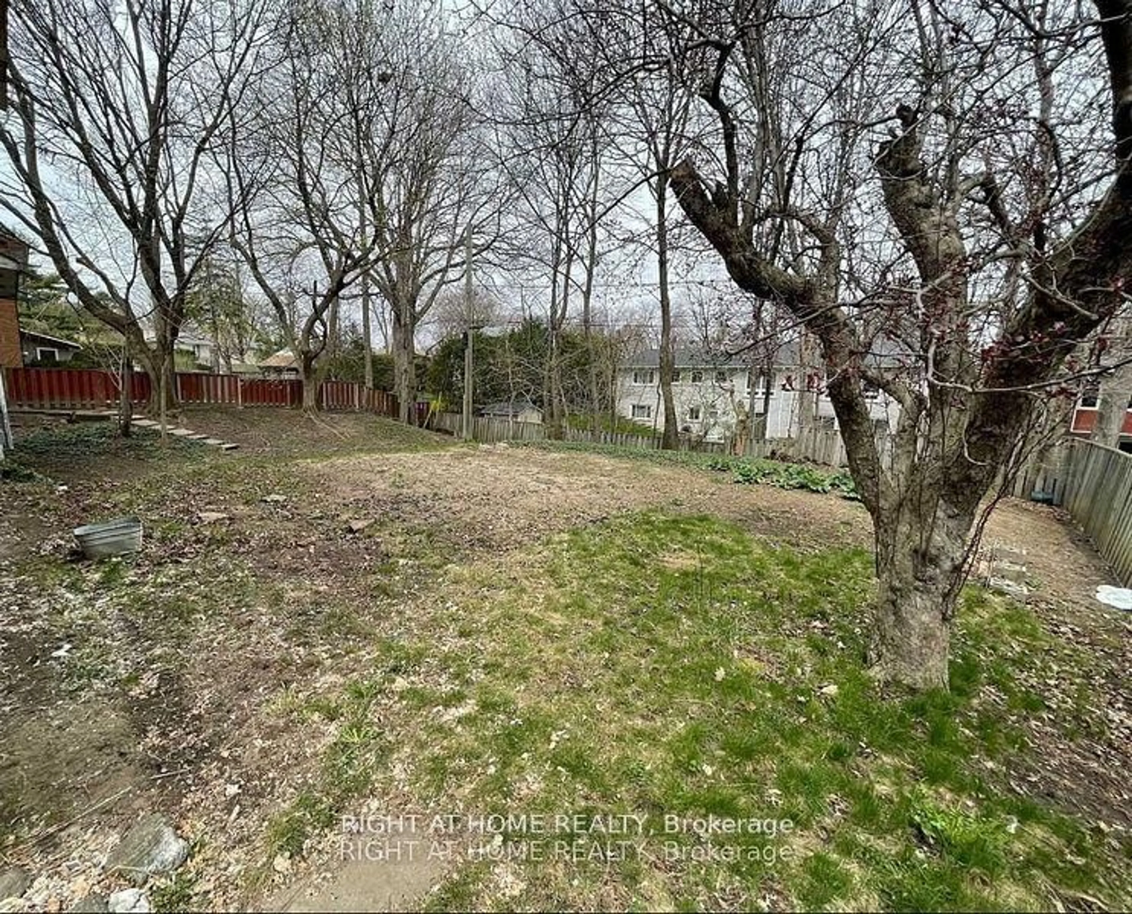 A pic from outside/outdoor area/front of a property/back of a property/a pic from drone, forest/trees view for 4 Elspeth Pl, Markham Ontario L3T 1C4