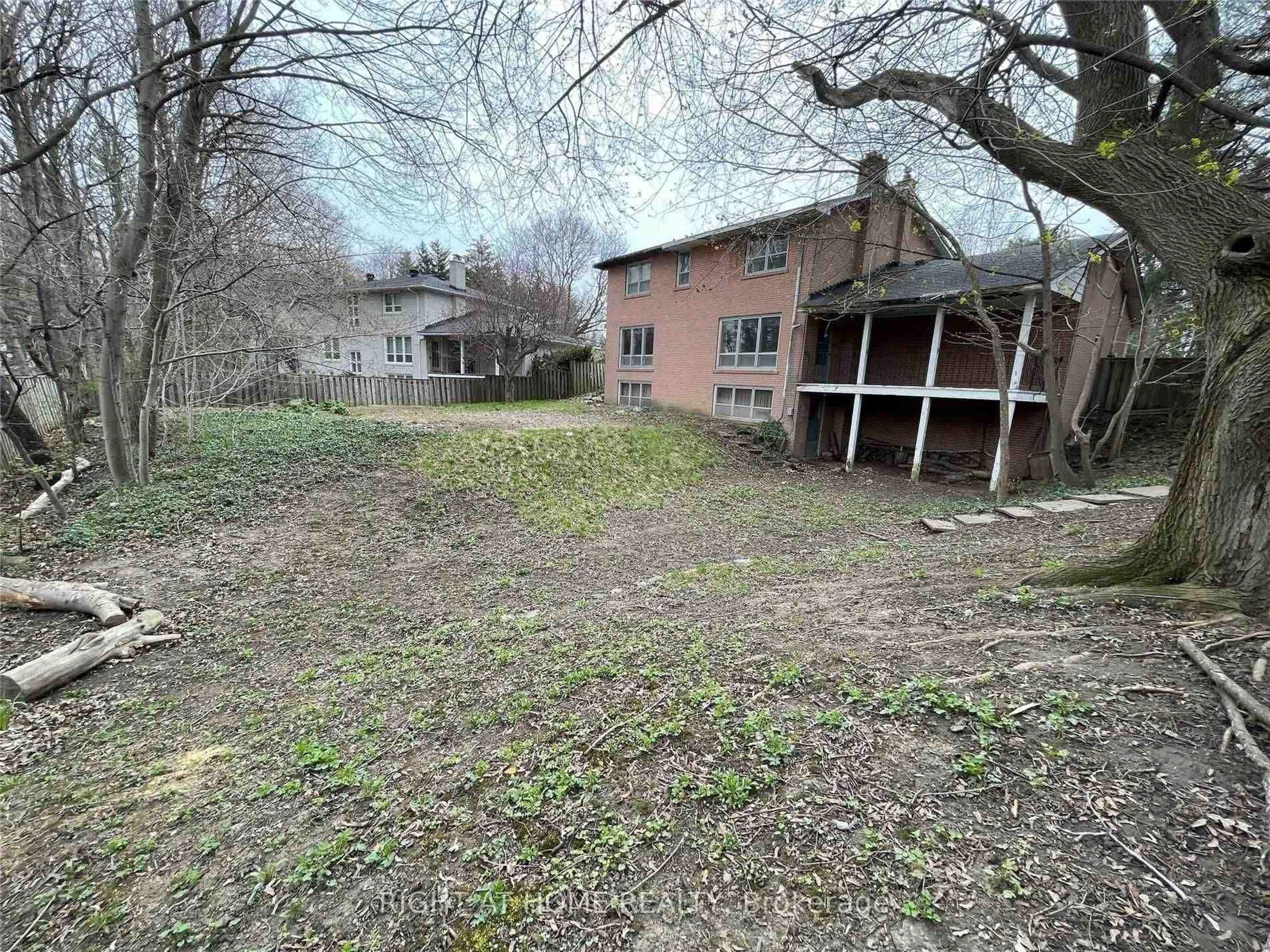 A pic from outside/outdoor area/front of a property/back of a property/a pic from drone, unknown for 4 Elspeth Pl, Markham Ontario L3T 1C4