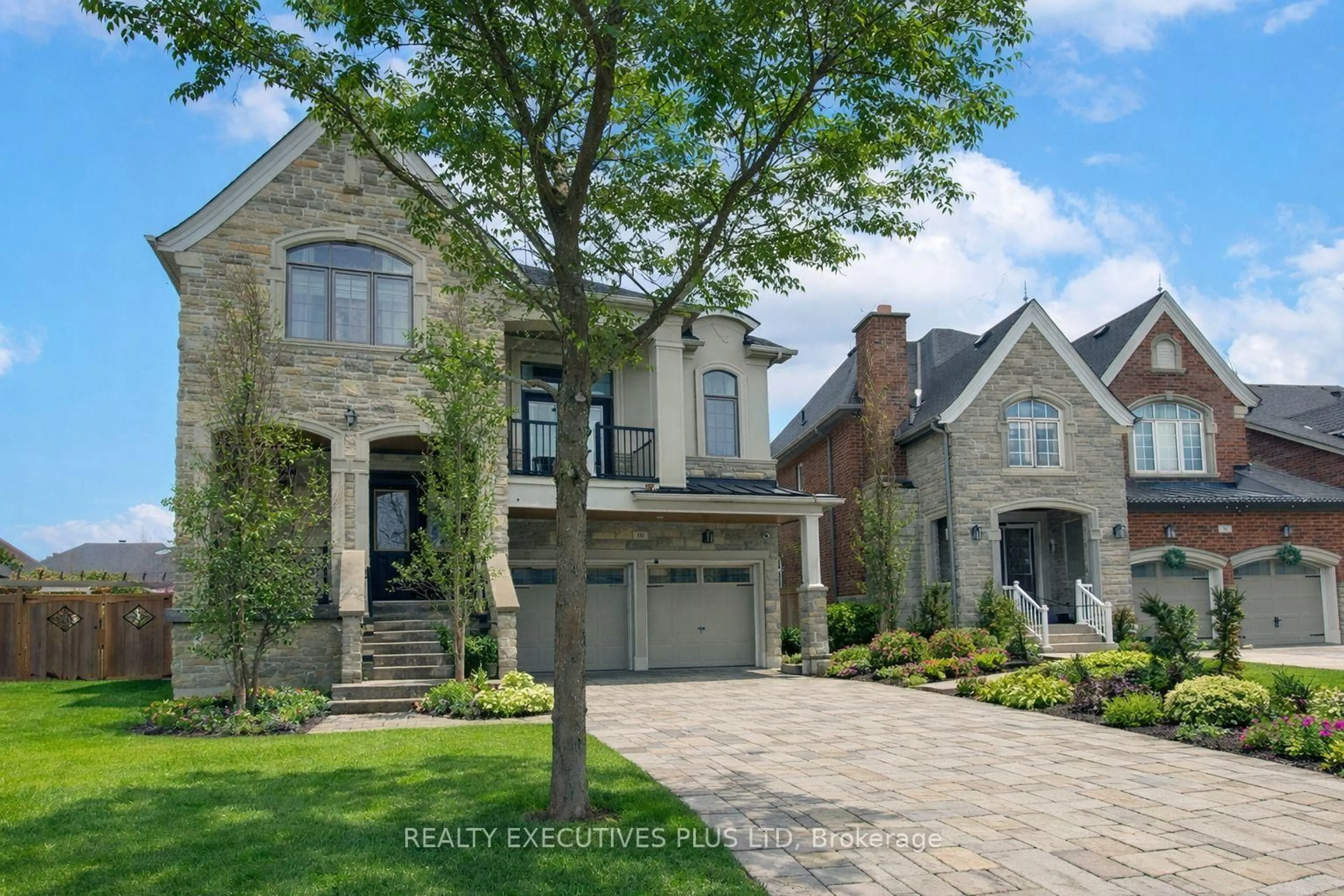 Home with brick exterior material, street for 10 Sim Hill Cres, King Ontario L7B 0C4