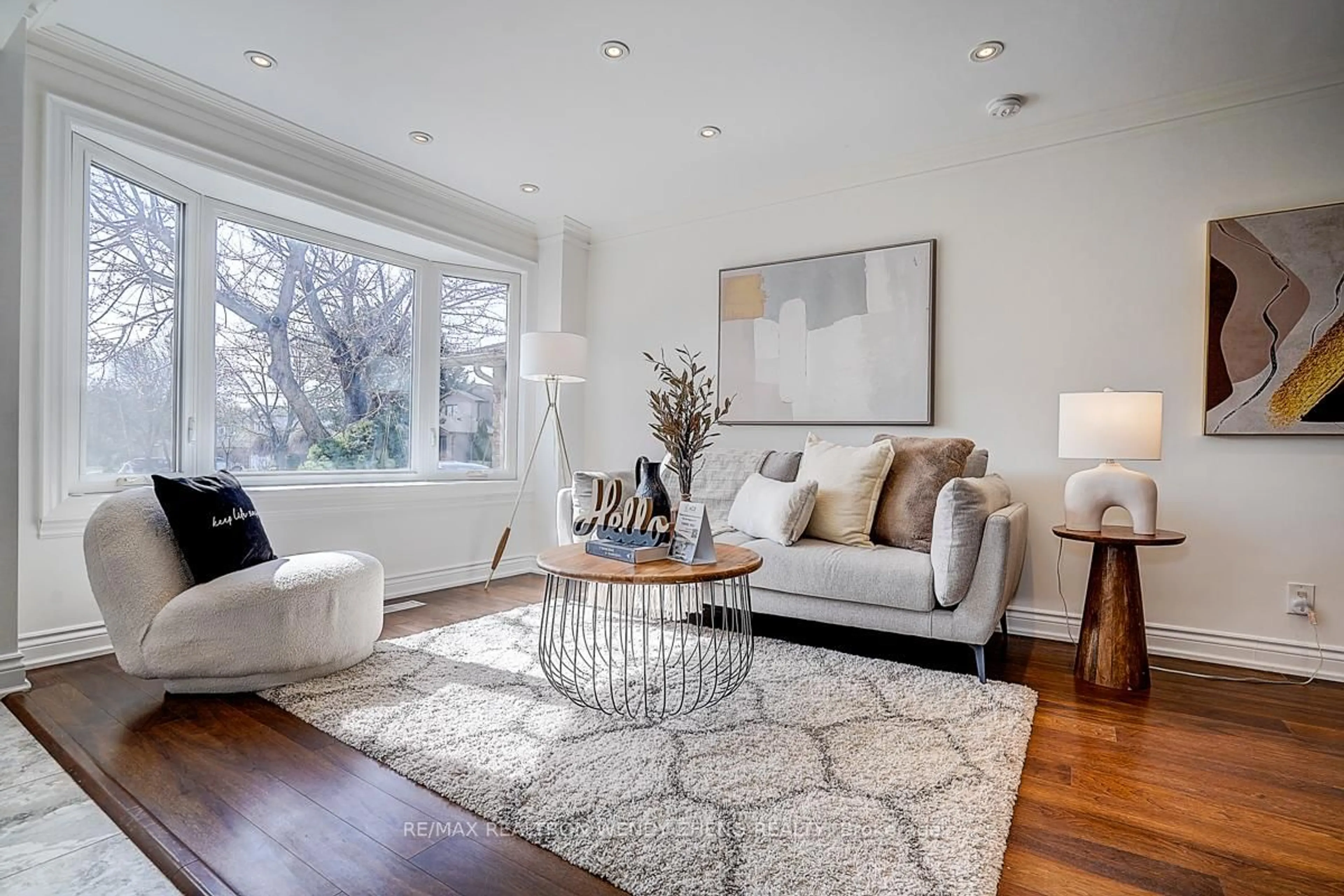 Living room with furniture, unknown for 3 Park Lane Circ, Richmond Hill Ontario L4C 6S8