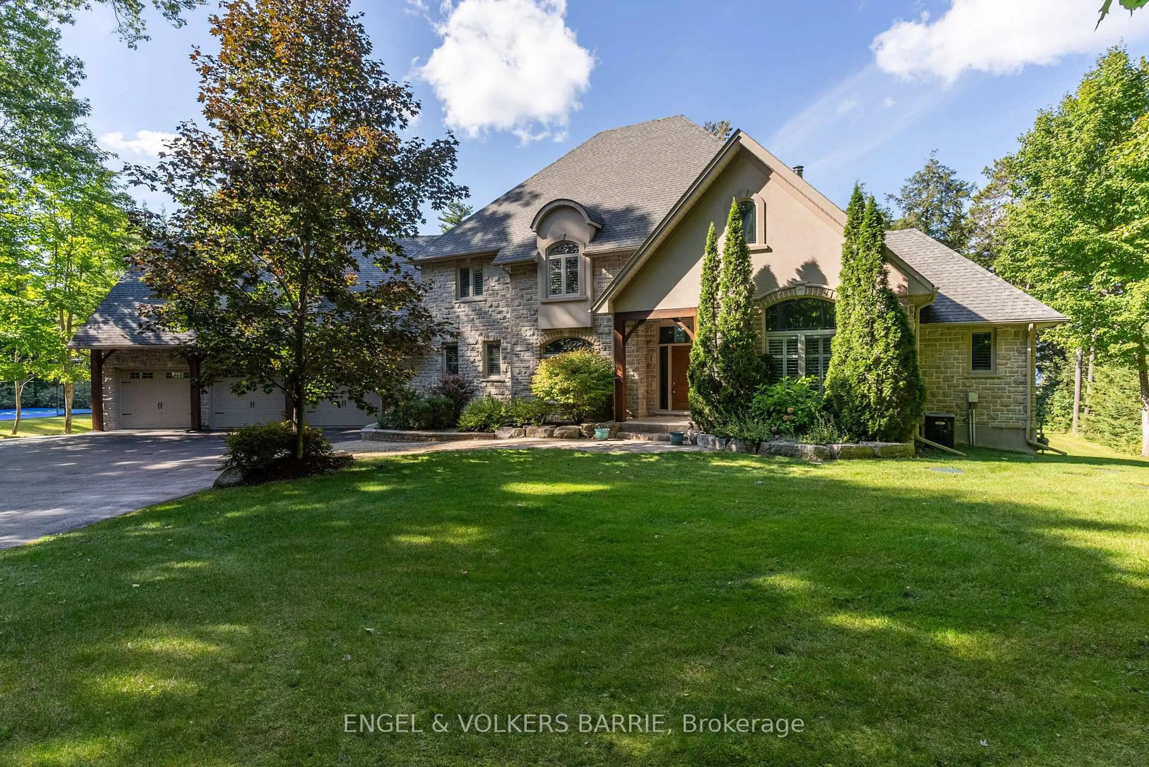 A pic from outside/outdoor area/front of a property/back of a property/a pic from drone, street for 1220 Shoreview Dr, Innisfil Ontario L9S 2L5