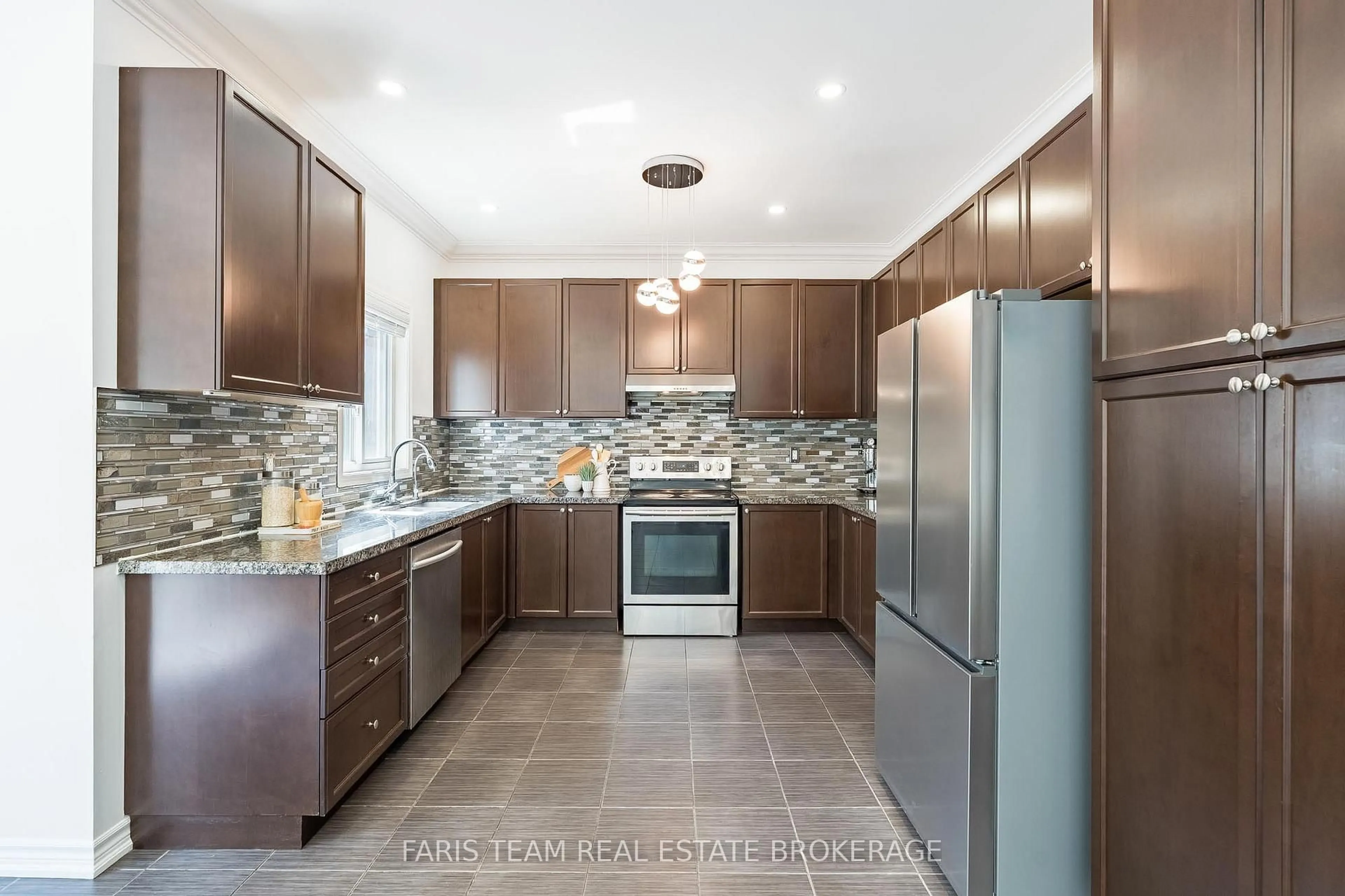 Contemporary kitchen, ceramic/tile floor for 787 Freemont Crt, Innisfil Ontario L9S 0K4