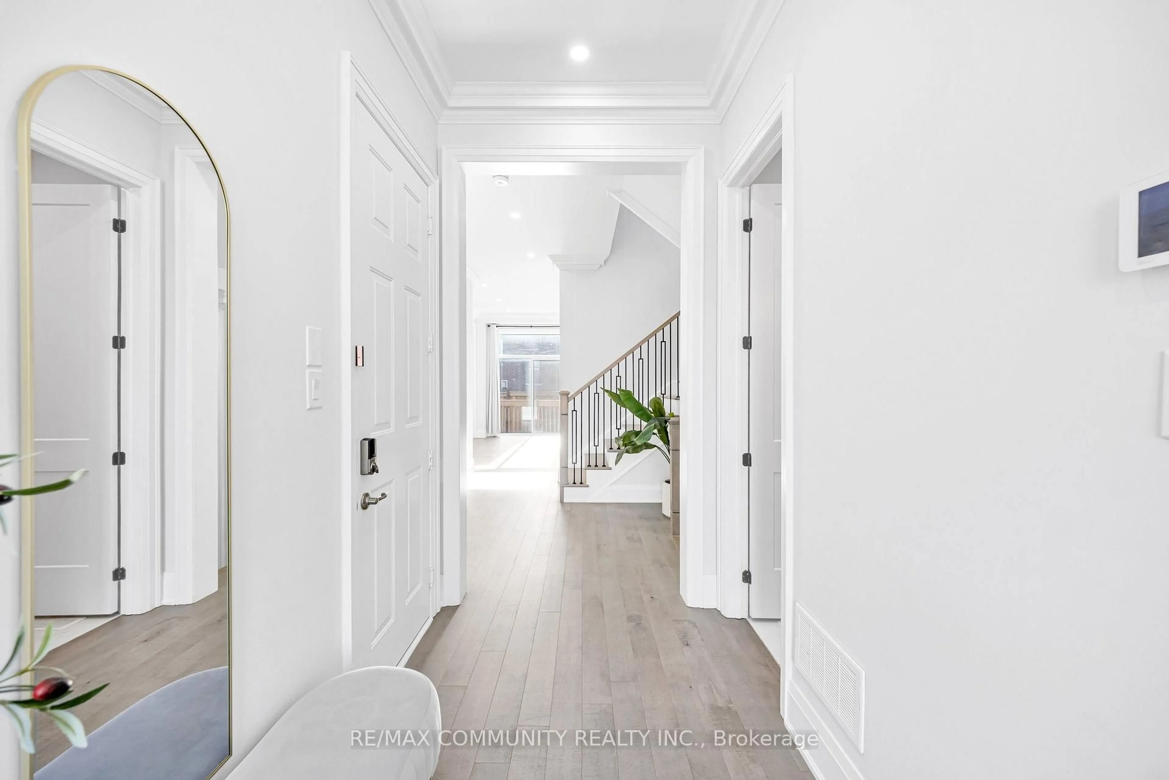 Indoor entryway for 10 Nigh Dr, Markham Ontario L3S 0G4