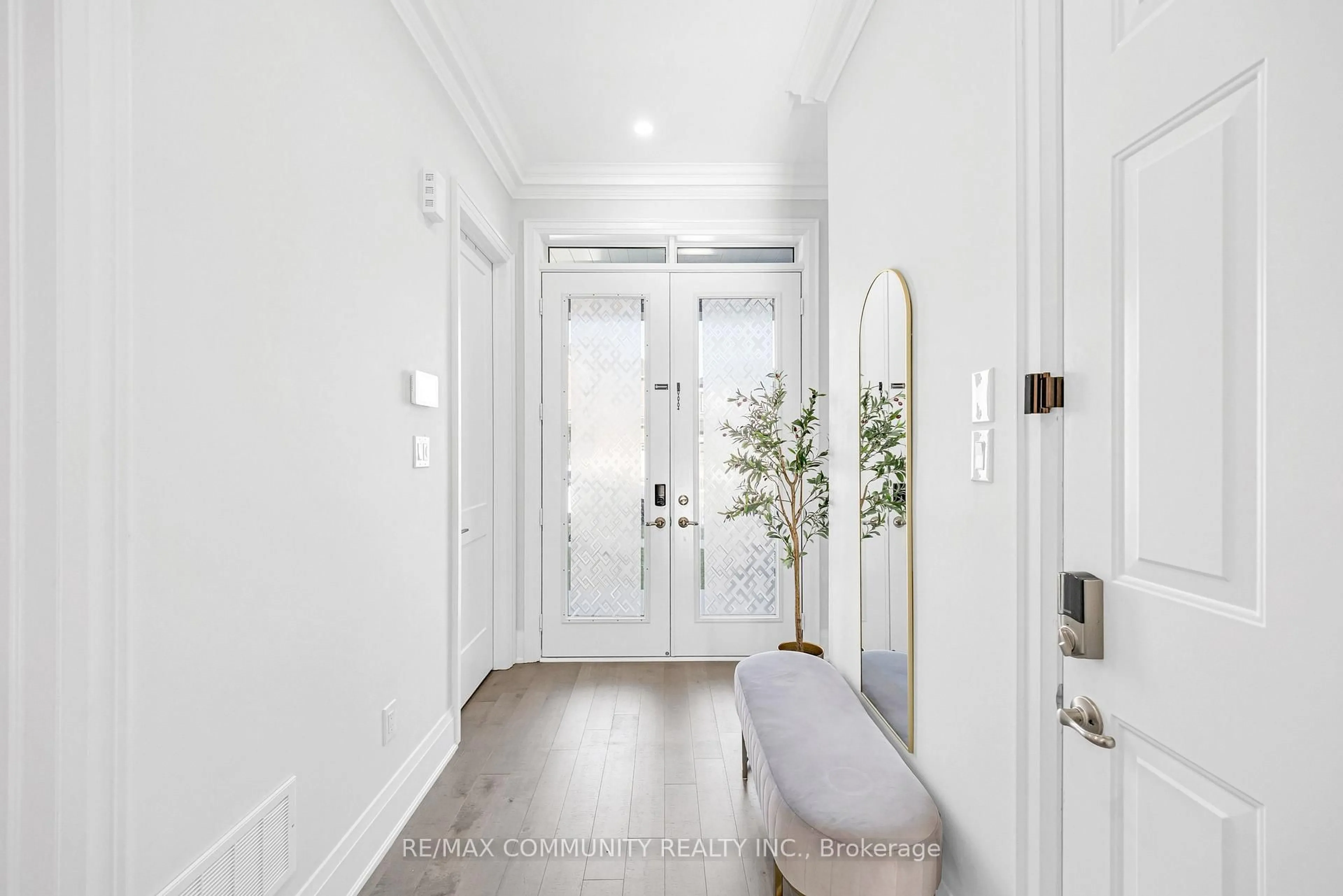 Indoor entryway for 10 Nigh Dr, Markham Ontario L3S 0G4