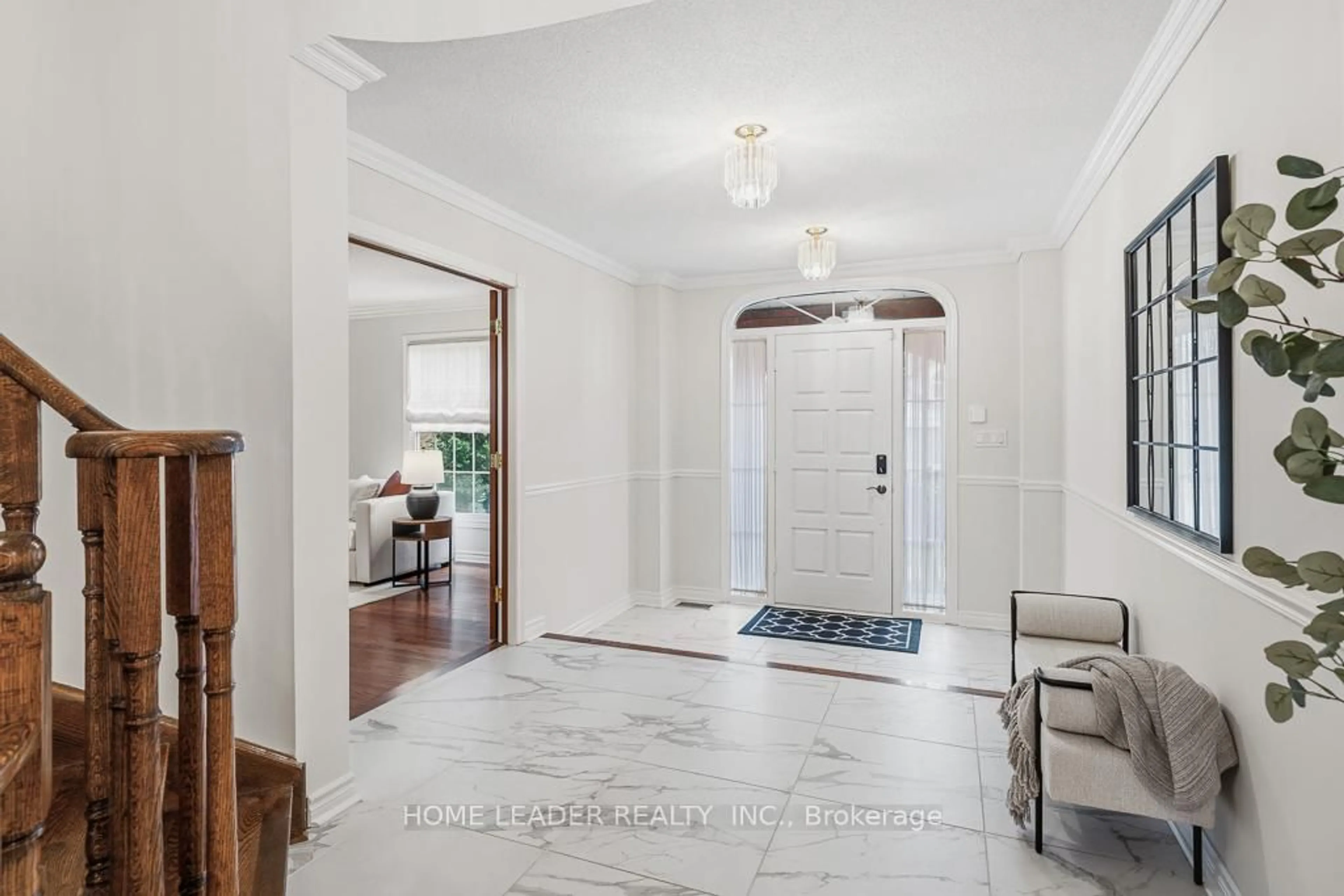 Indoor entryway for 61 King's Cross Ave, Richmond Hill Ontario L4B 2T1