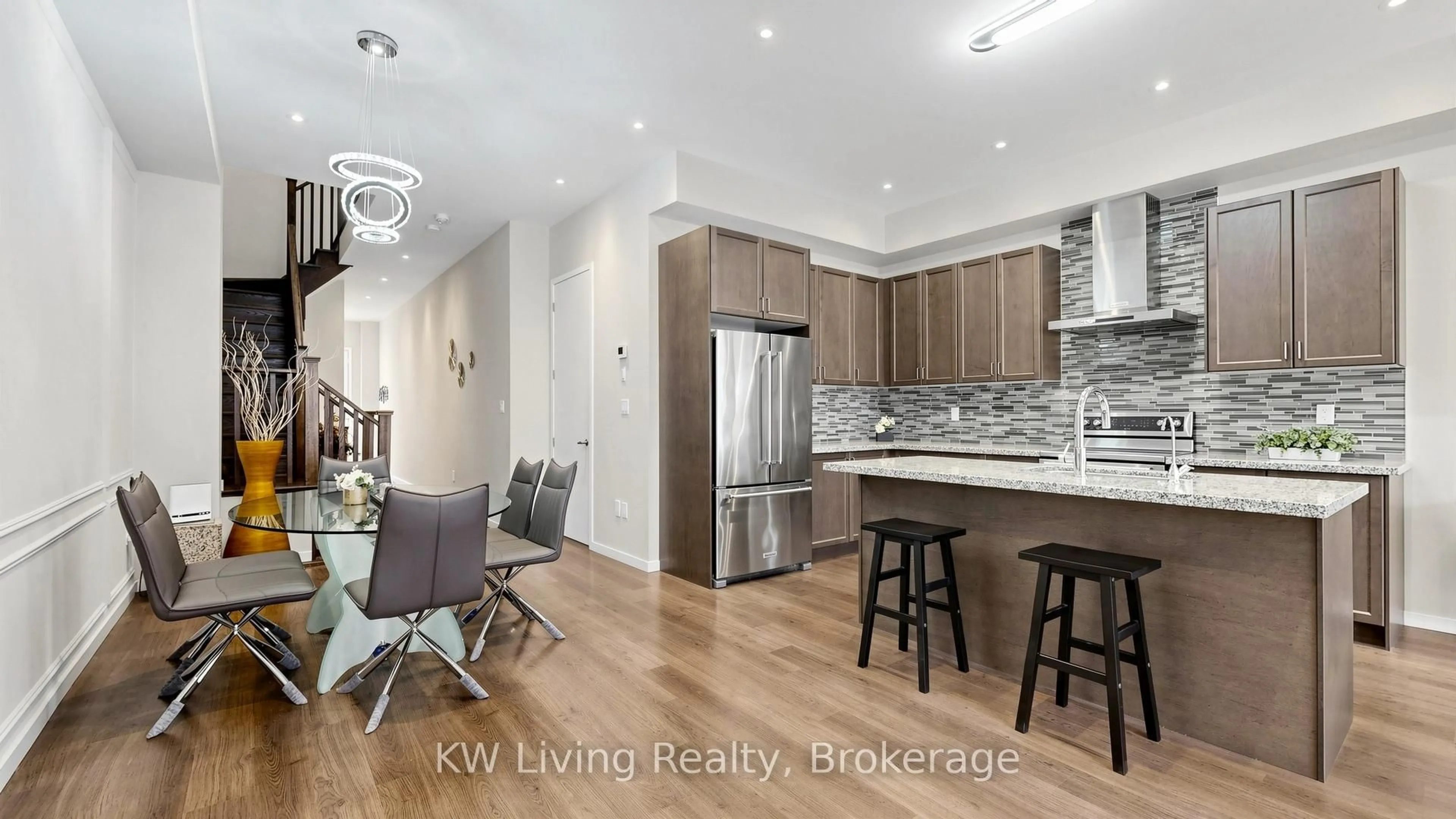 Open concept kitchen, wood/laminate floor for 389 Elyse Crt, Aurora Ontario L4G 2C9