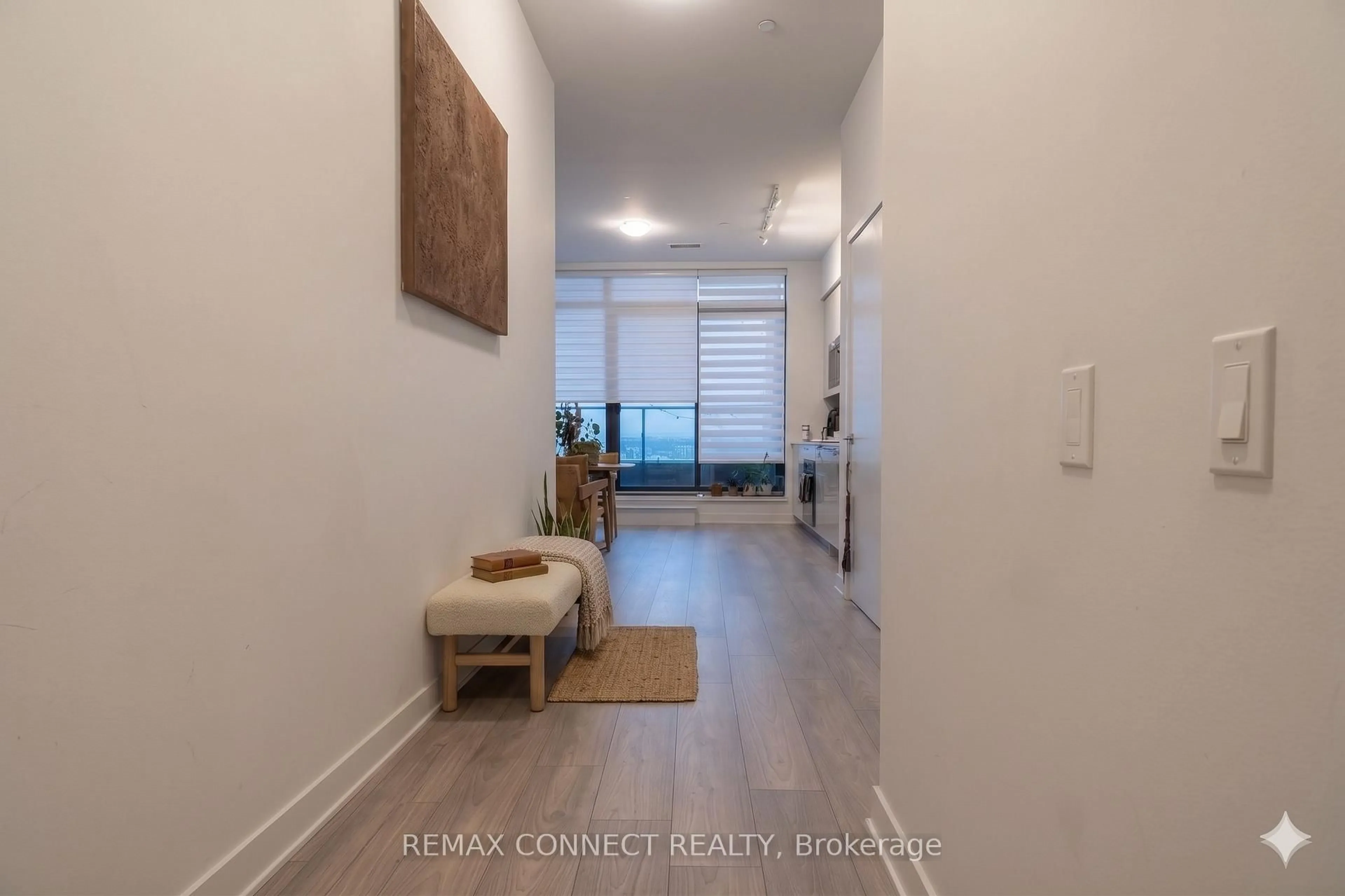 Indoor entryway for 2920 Highway 7 Rd #3301, Vaughan Ontario L4K 0P4