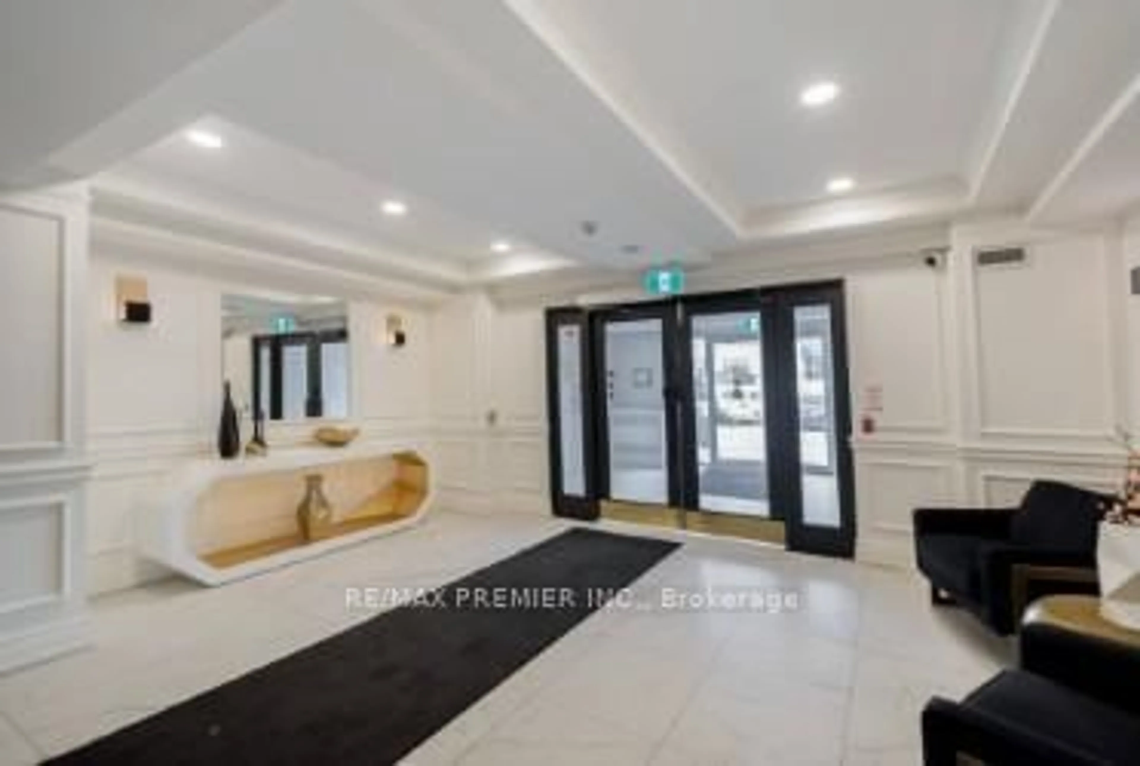 Indoor foyer for 4620 Highway 7 #206, Vaughan Ontario L4L 0B3