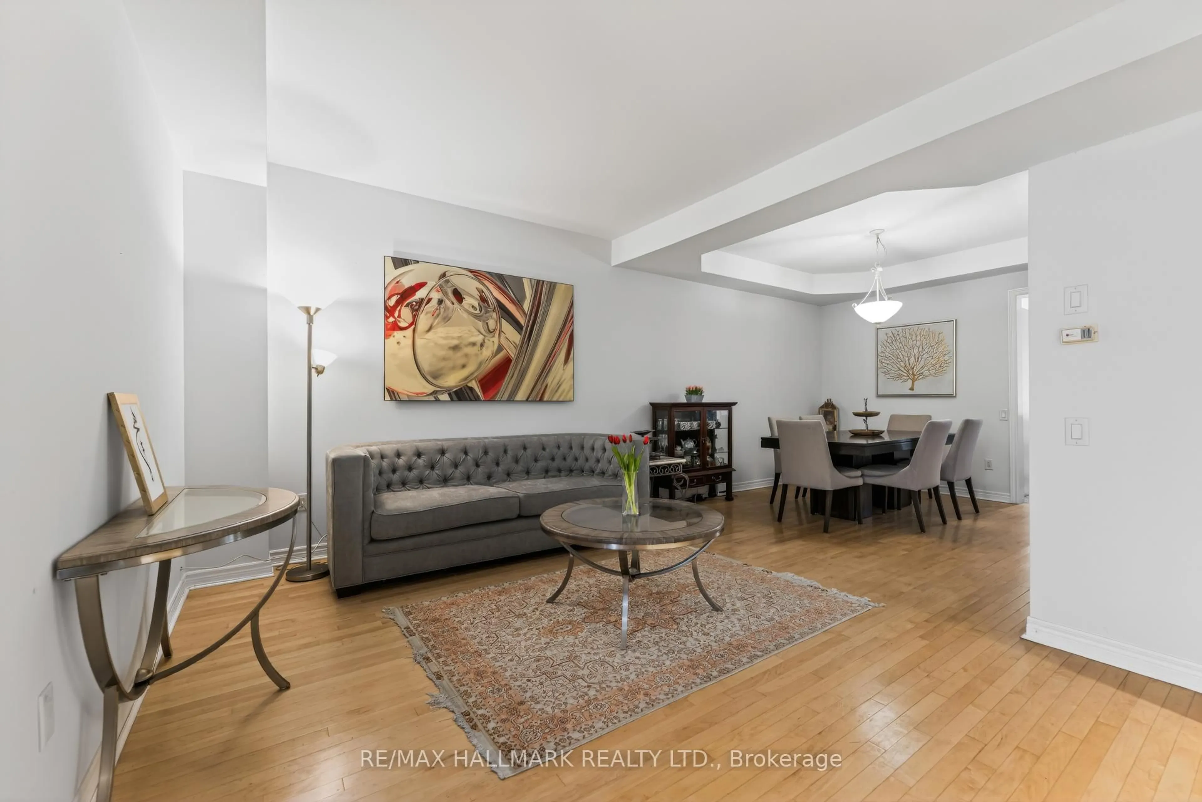 Living room with furniture, unknown for 76 Westbury Crt, Richmond Hill Ontario L4S 2L2