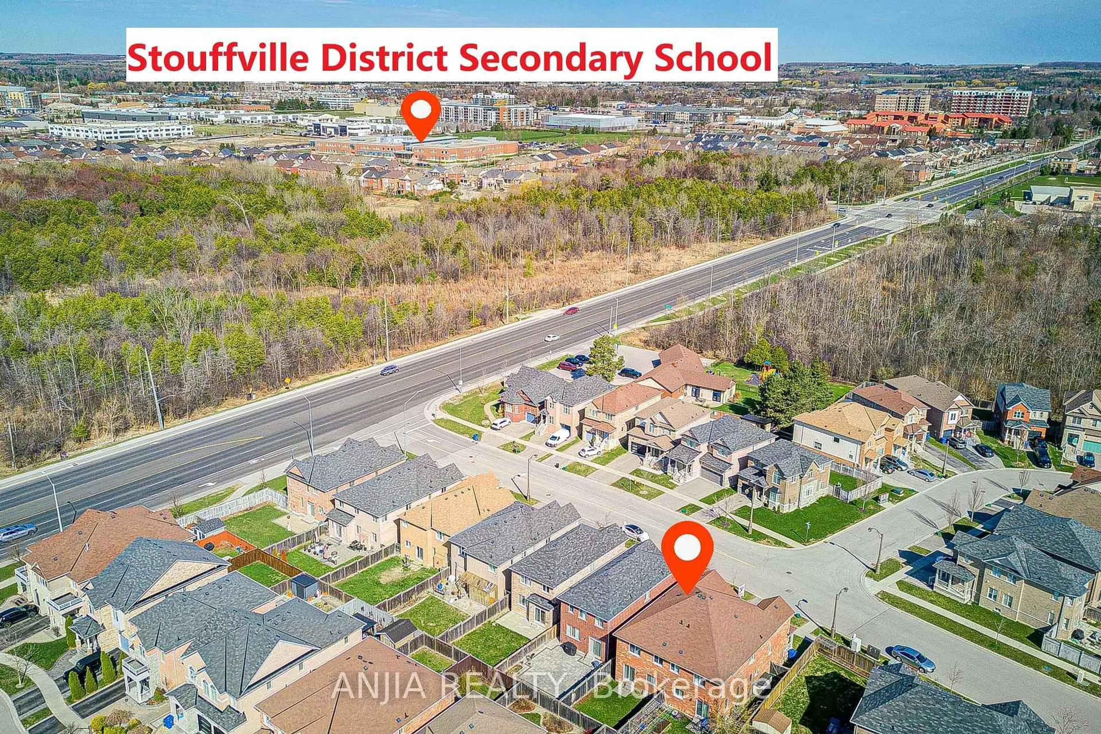 A pic from outside/outdoor area/front of a property/back of a property/a pic from drone, street for 26 Hare Farm Gate, Whitchurch-Stouffville Ontario L4A 0Y6