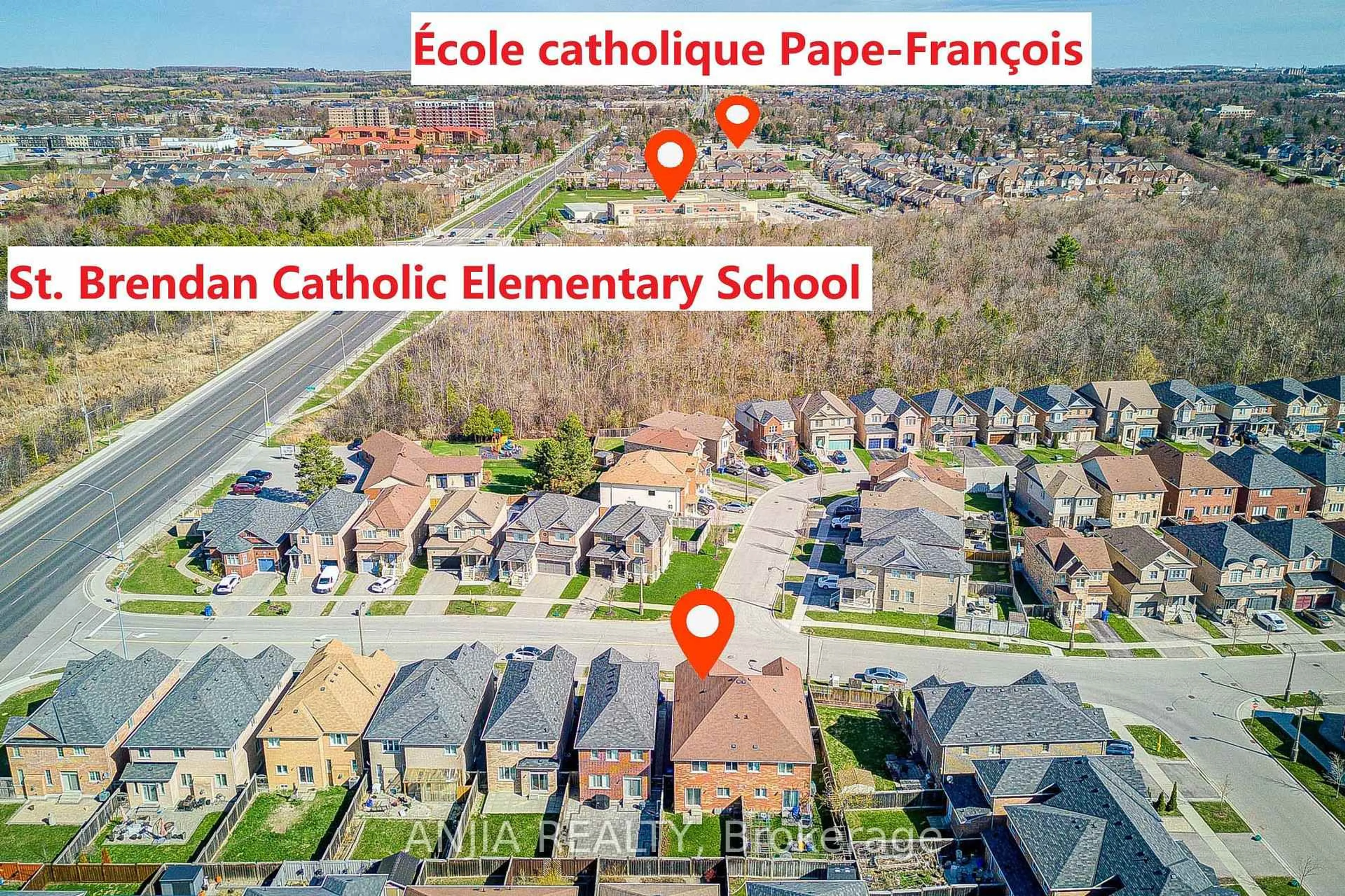 A pic from outside/outdoor area/front of a property/back of a property/a pic from drone, street for 26 Hare Farm Gate, Whitchurch-Stouffville Ontario L4A 0Y6