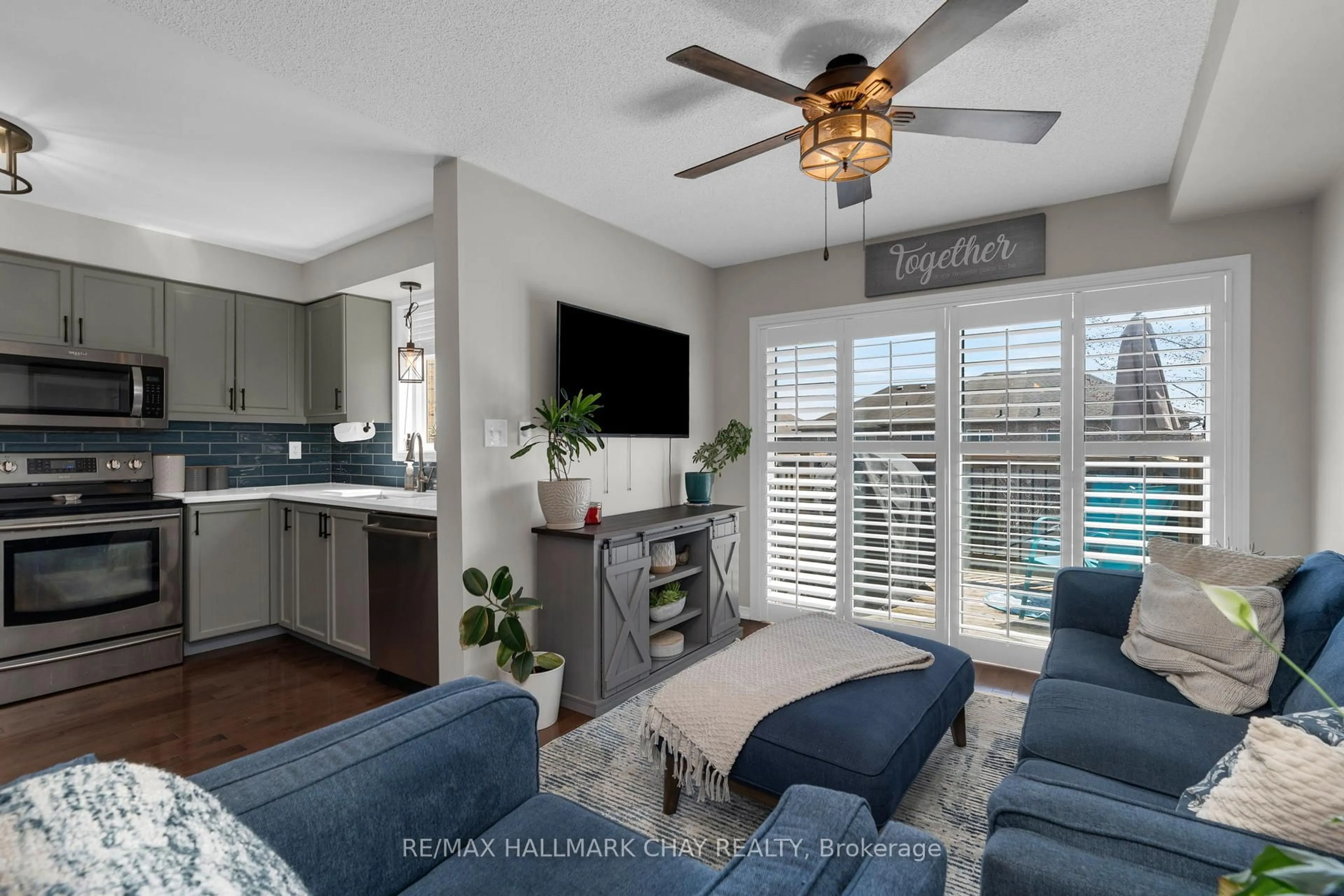 Open concept kitchen, ceramic/tile floor for 1403 BENSON St, Innisfil Ontario L9S 0C7