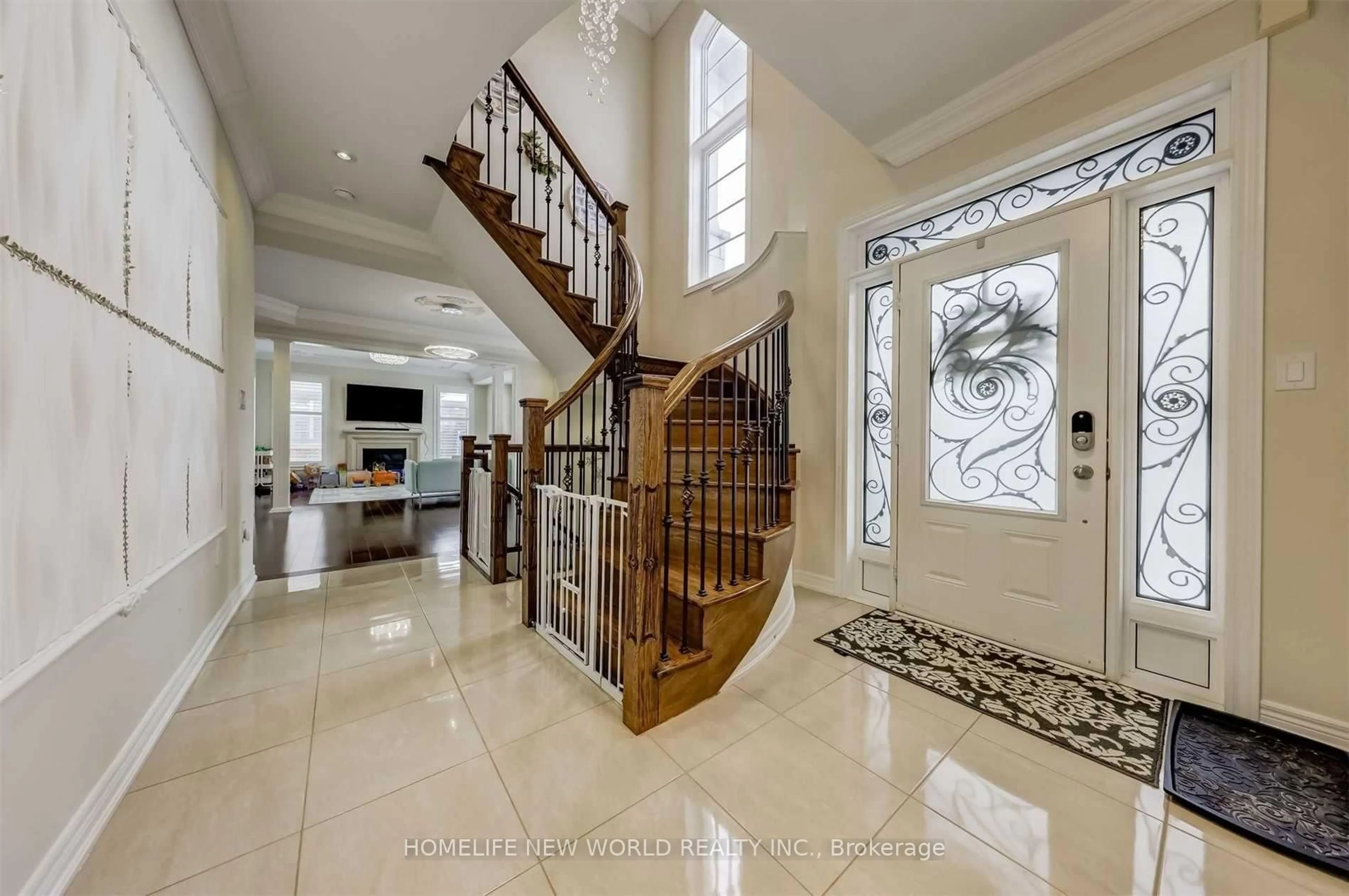 Indoor entryway for 48 Roy Harper Ave, Aurora Ontario L4G 0V4