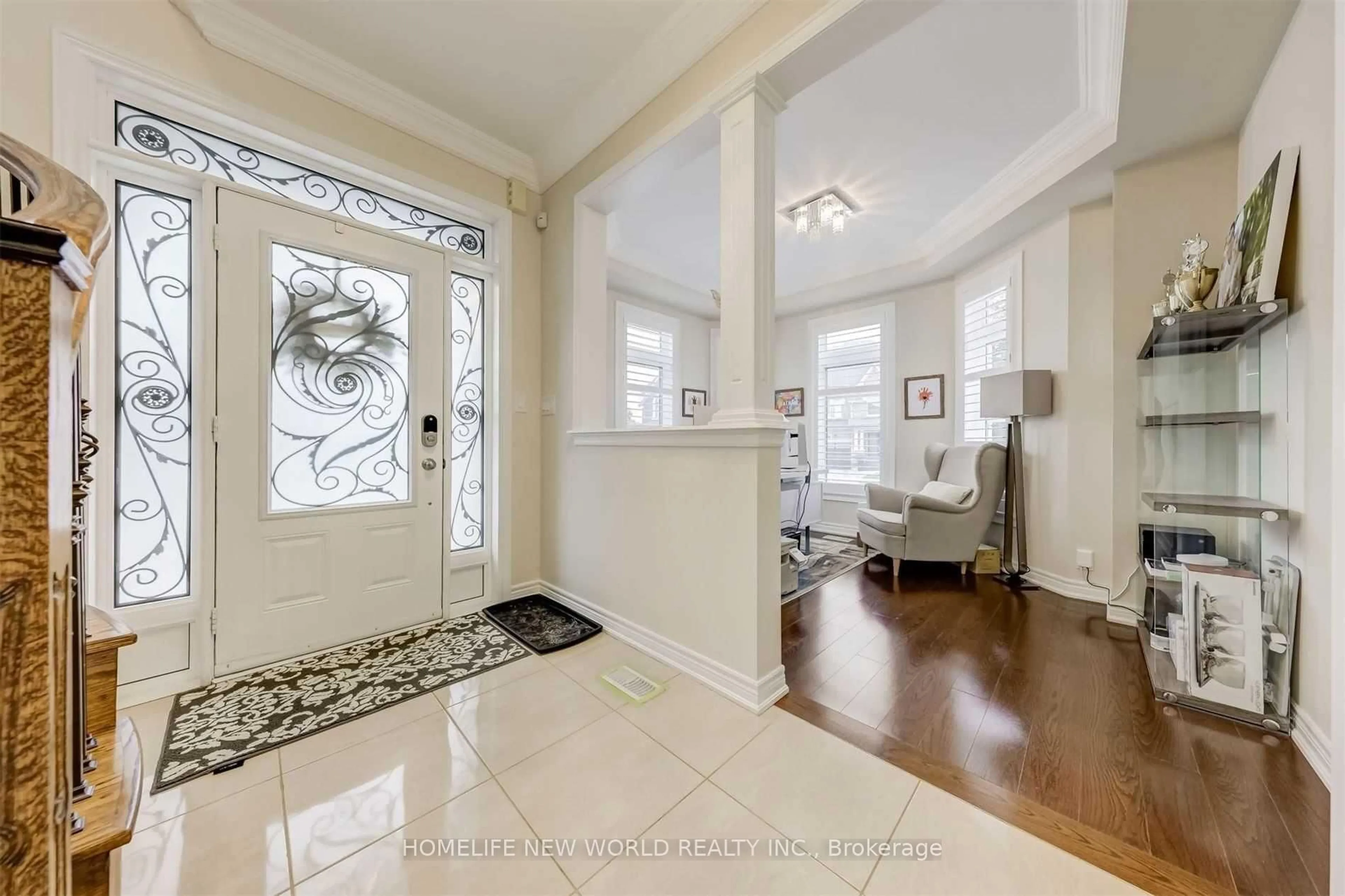 Indoor entryway for 48 Roy Harper Ave, Aurora Ontario L4G 0V4