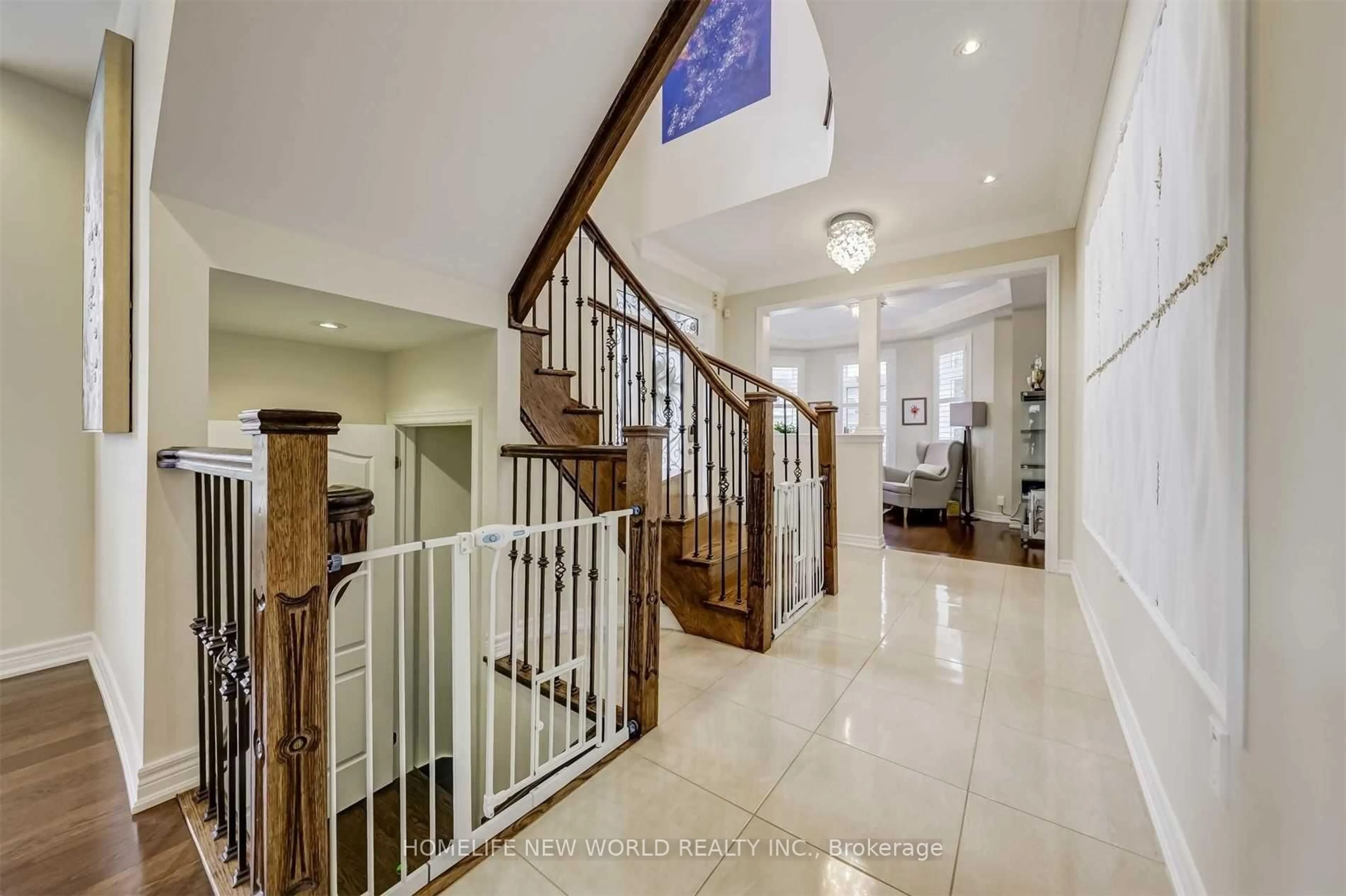 Indoor foyer for 48 Roy Harper Ave, Aurora Ontario L4G 0V4