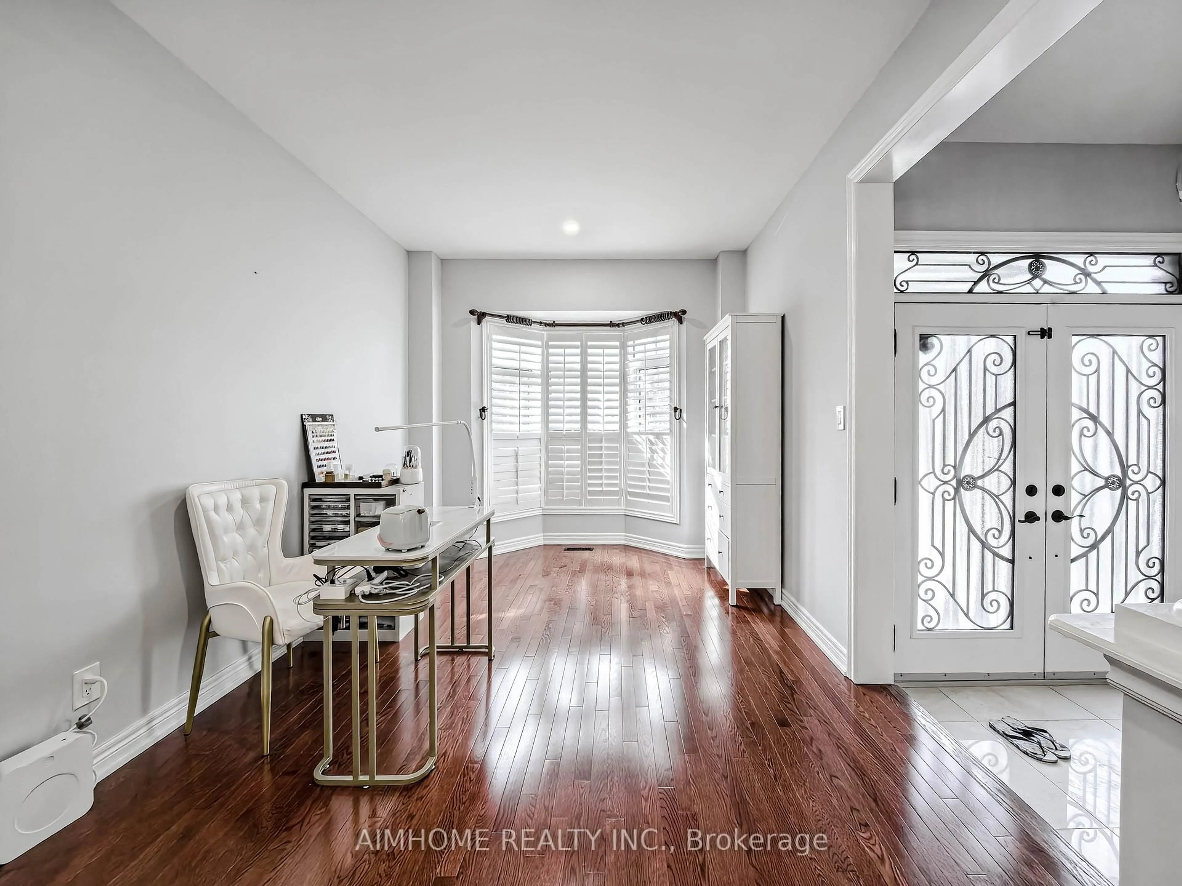 Indoor entryway for 16 Chasser Dr, Markham Ontario L6E 1K4