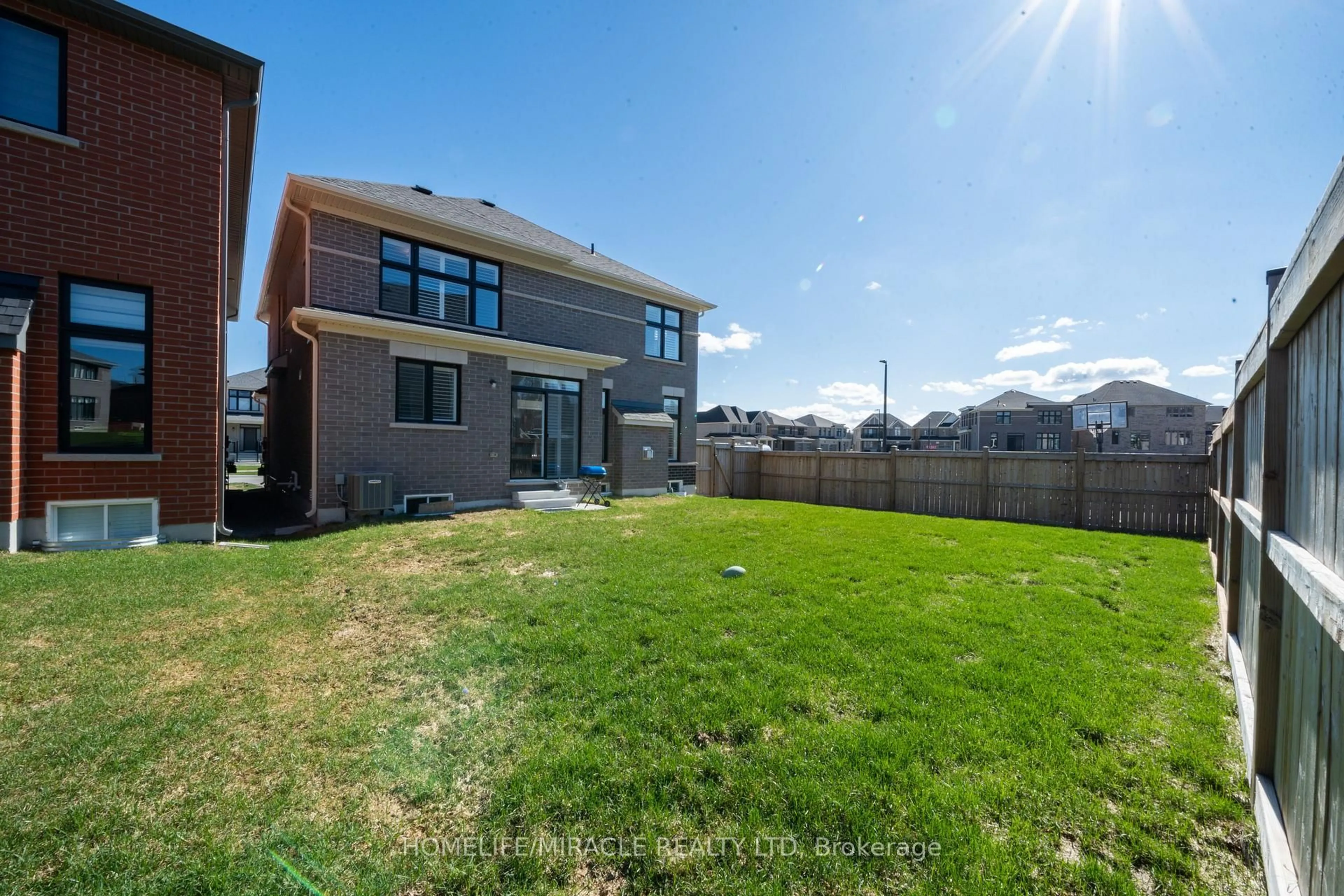 Unknown for 1 Ainslie Hill Cres, Georgina Ontario L0E 1R0