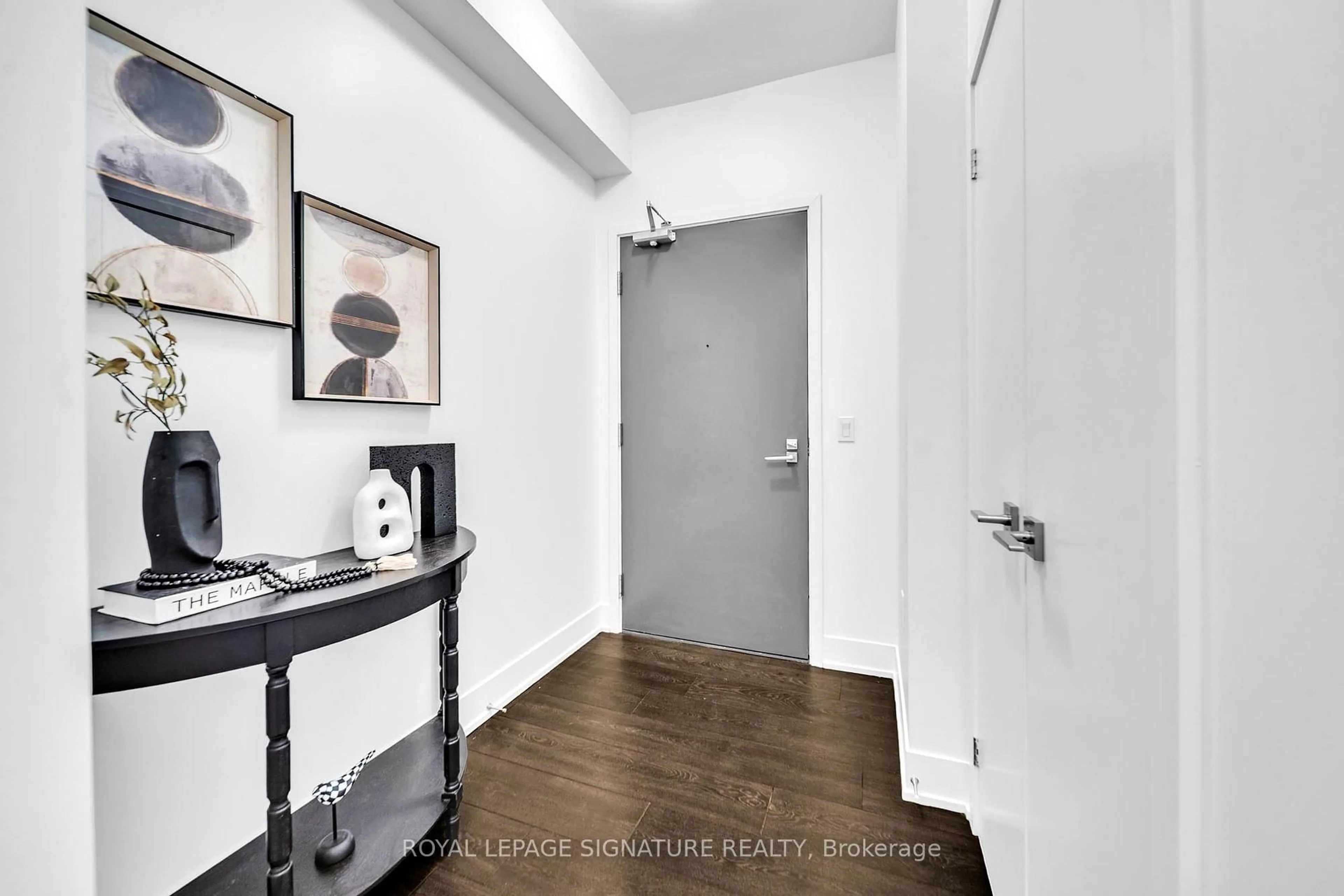 Indoor entryway for 2908 Highway 7 #1610, Vaughan Ontario L4K 0K5