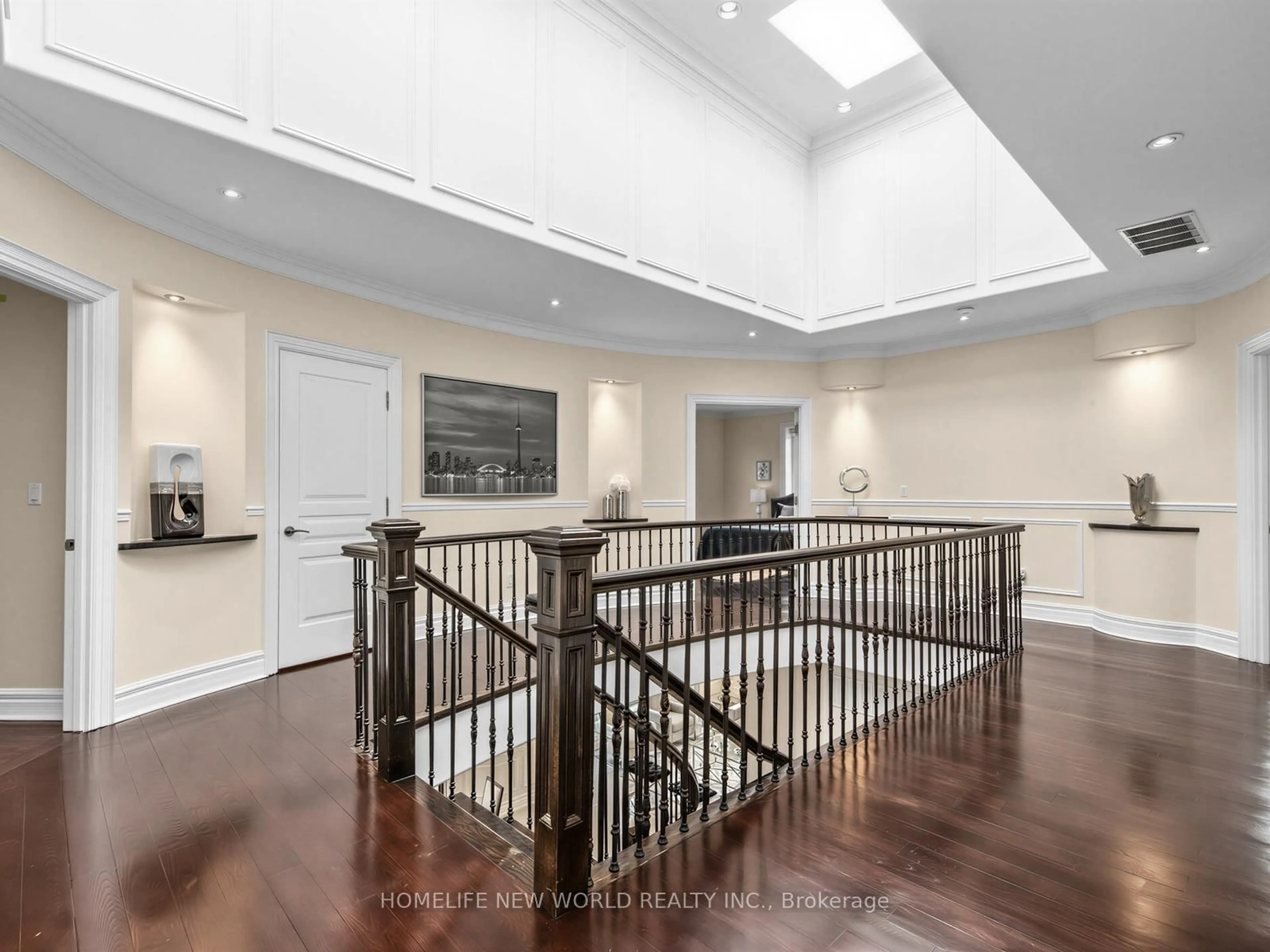 Indoor foyer for 5 Oakcrest Ave, Markham Ontario L3R 2B7