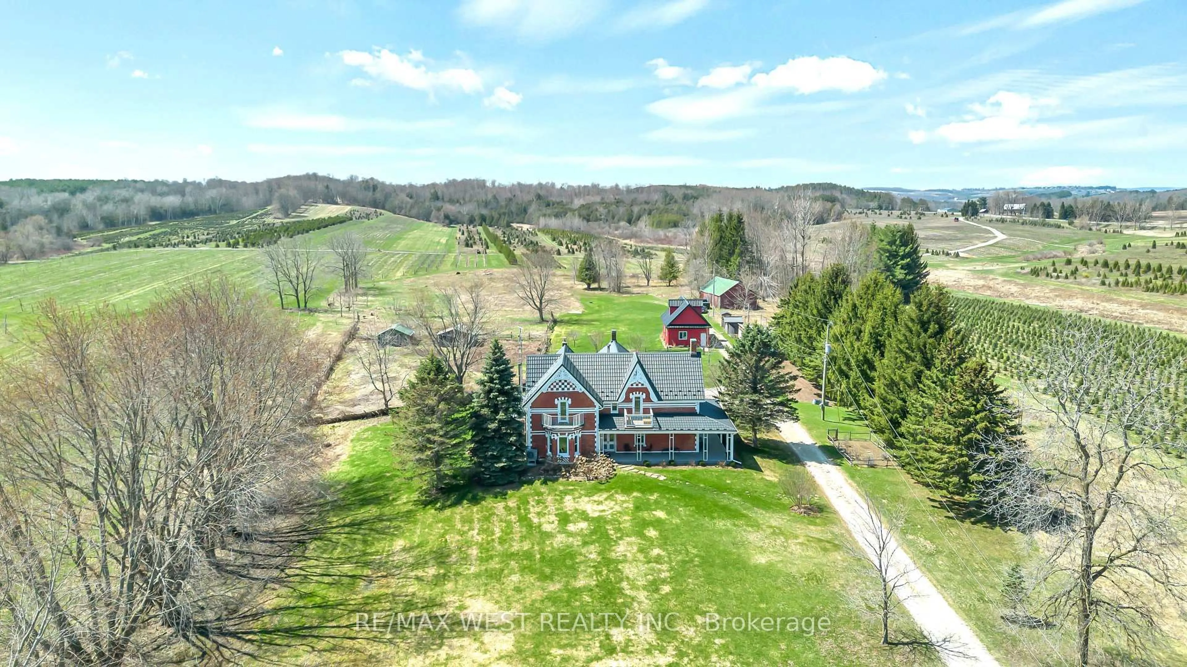A pic from outside/outdoor area/front of a property/back of a property/a pic from drone, unknown for 5994 Concession Rd 2, Adjala-Tosorontio Ontario L0M 1J0