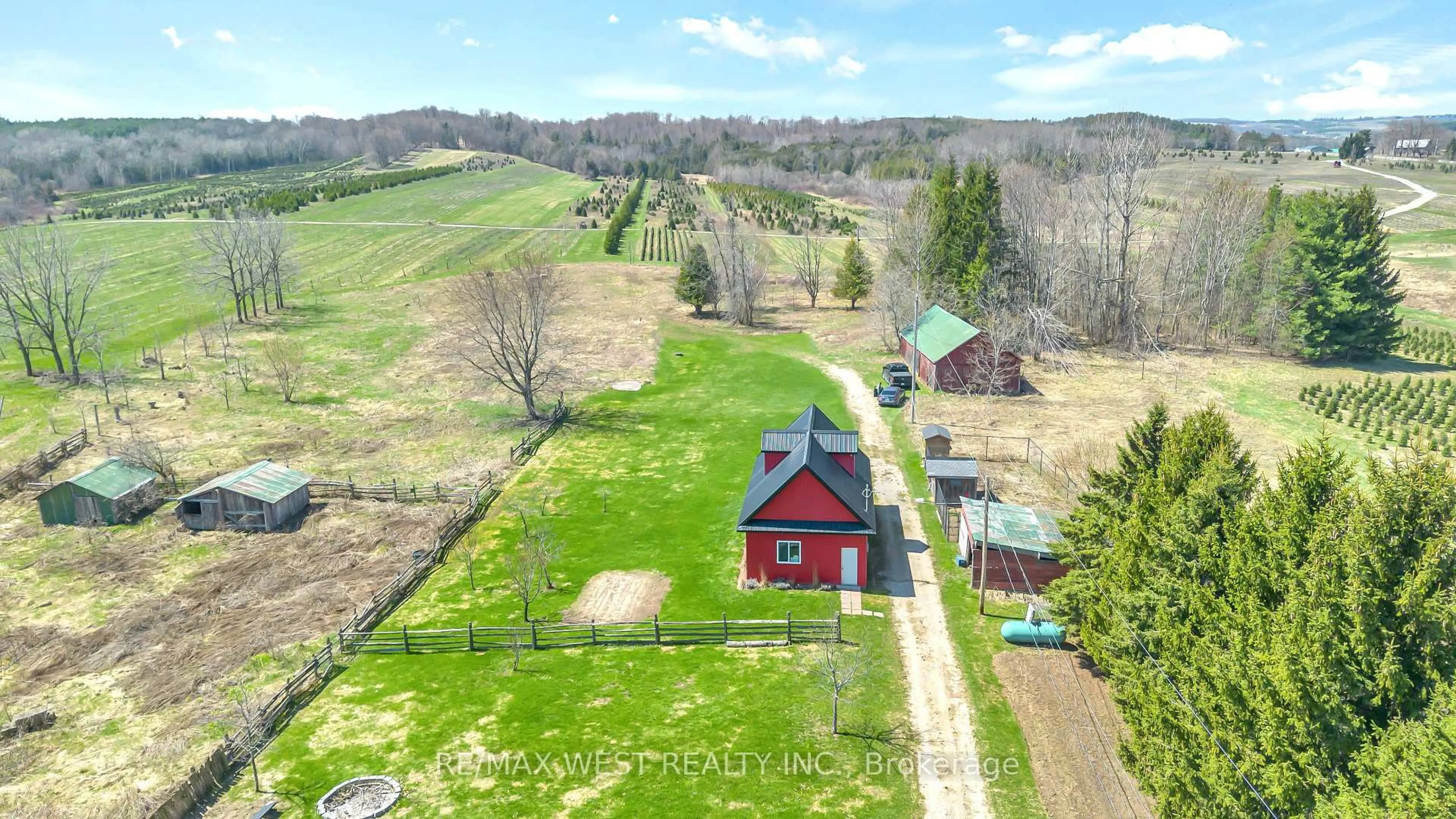A pic from outside/outdoor area/front of a property/back of a property/a pic from drone, unknown for 5994 Concession Rd 2, Adjala-Tosorontio Ontario L0M 1J0