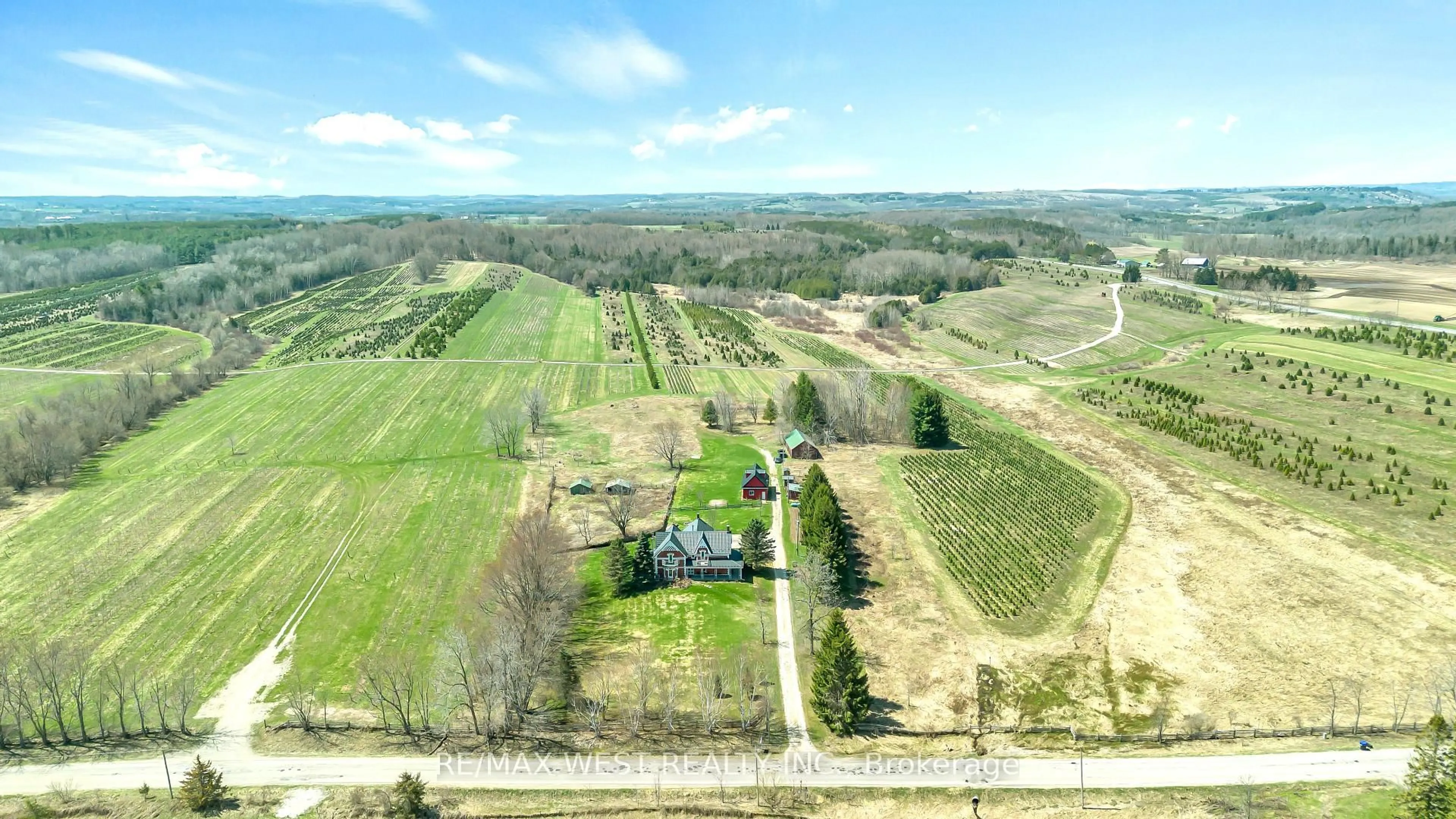 A pic from outside/outdoor area/front of a property/back of a property/a pic from drone, unknown for 5994 Concession Rd 2, Adjala-Tosorontio Ontario L0M 1J0