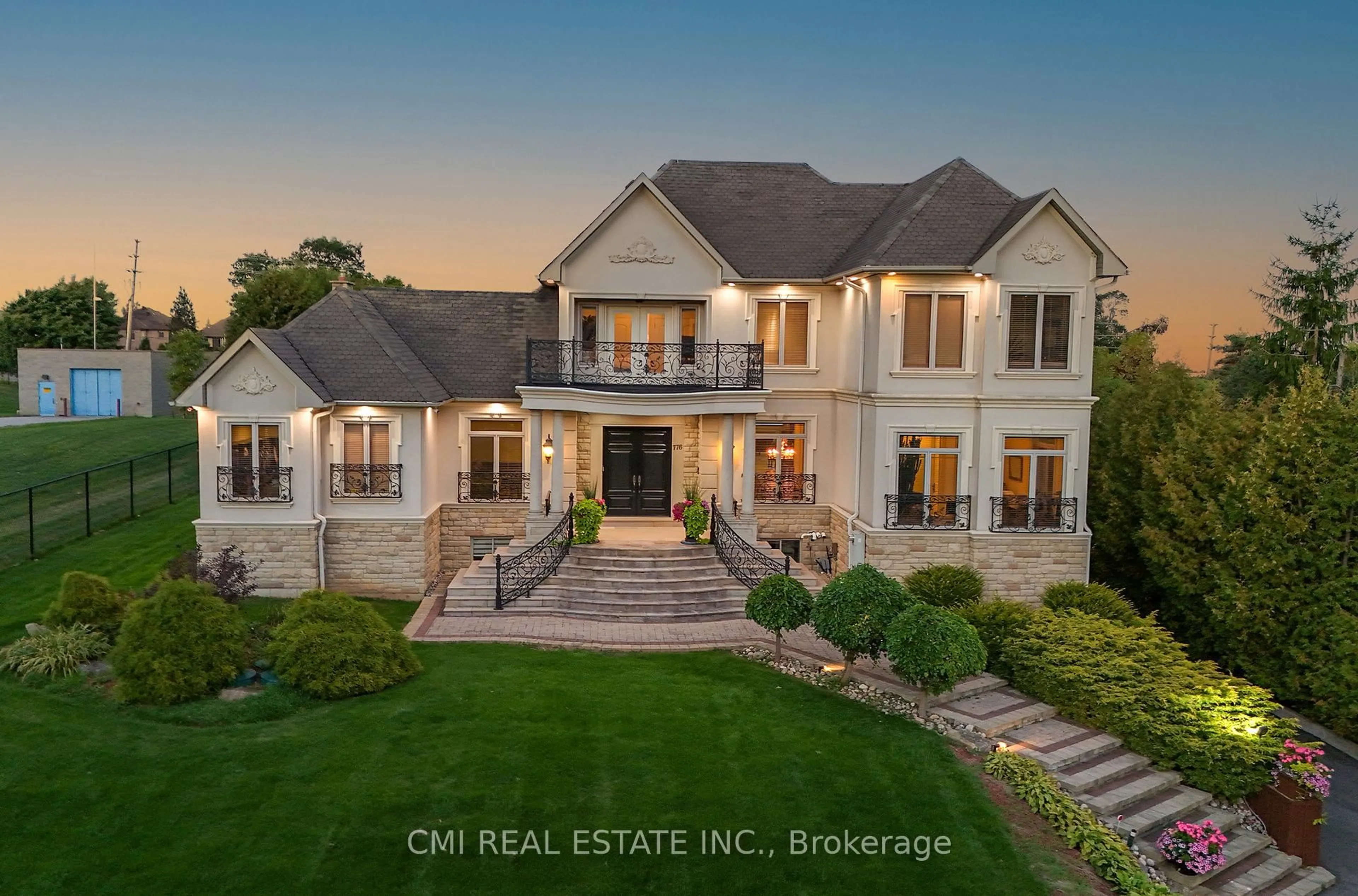 A pic from outside/outdoor area/front of a property/back of a property/a pic from drone, water/lake/river/ocean view for 776 Woodland Acres Cres, Vaughan Ontario L6A 1G2