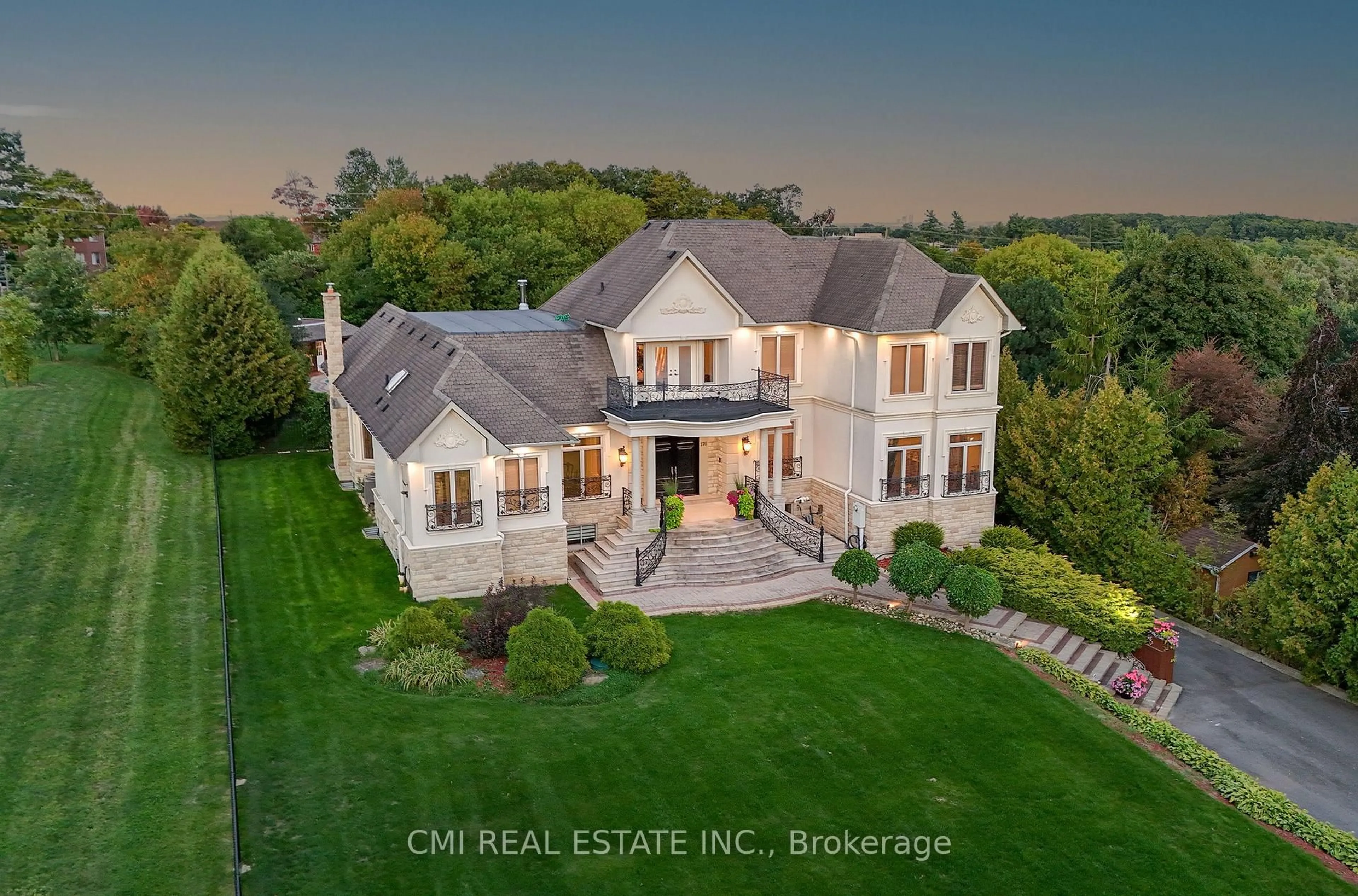 A pic from outside/outdoor area/front of a property/back of a property/a pic from drone, unknown for 776 Woodland Acres Cres, Vaughan Ontario L6A 1G2