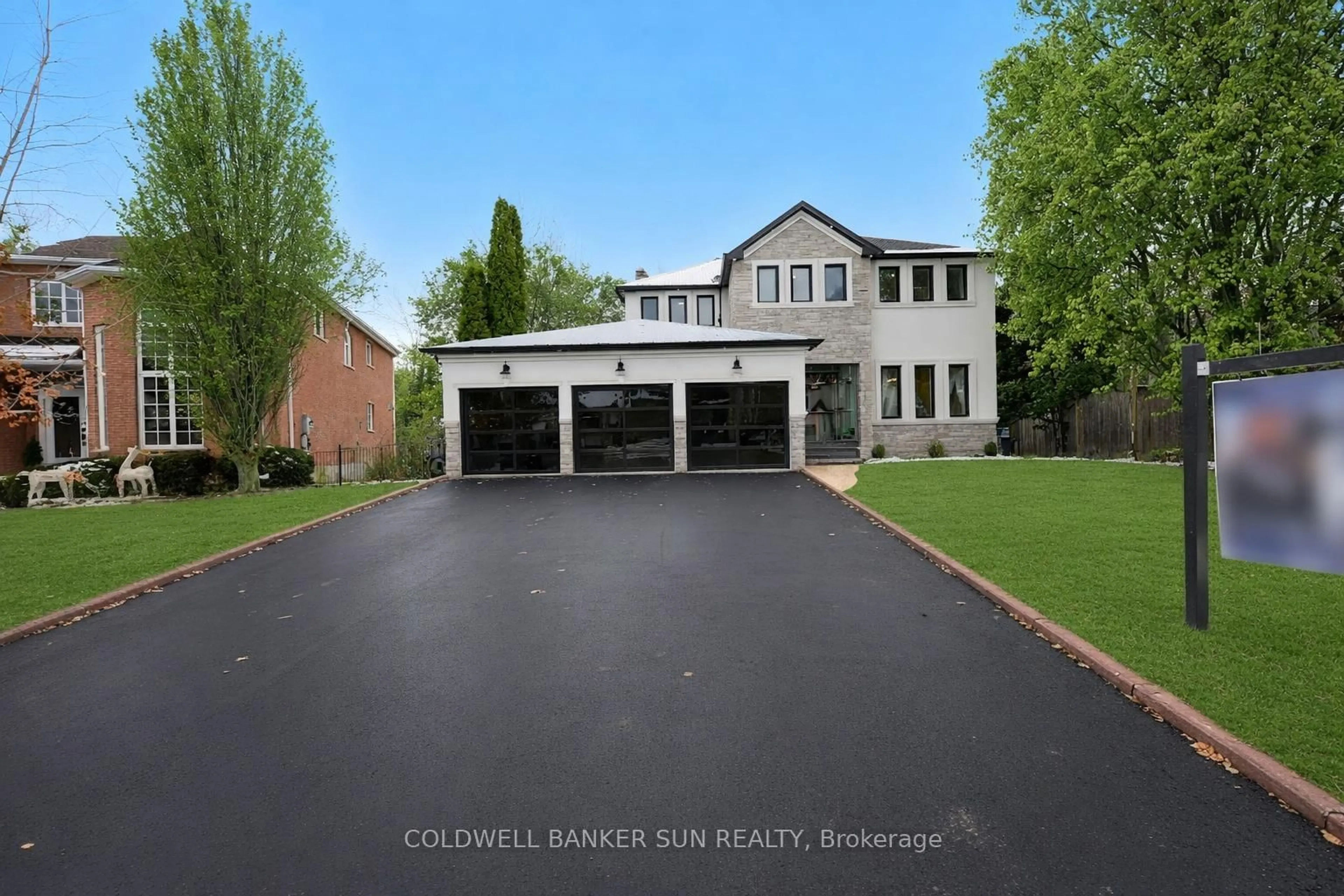 A pic from outside/outdoor area/front of a property/back of a property/a pic from drone, street for 34 Previn Crt, New Tecumseth Ontario L9R 1N8