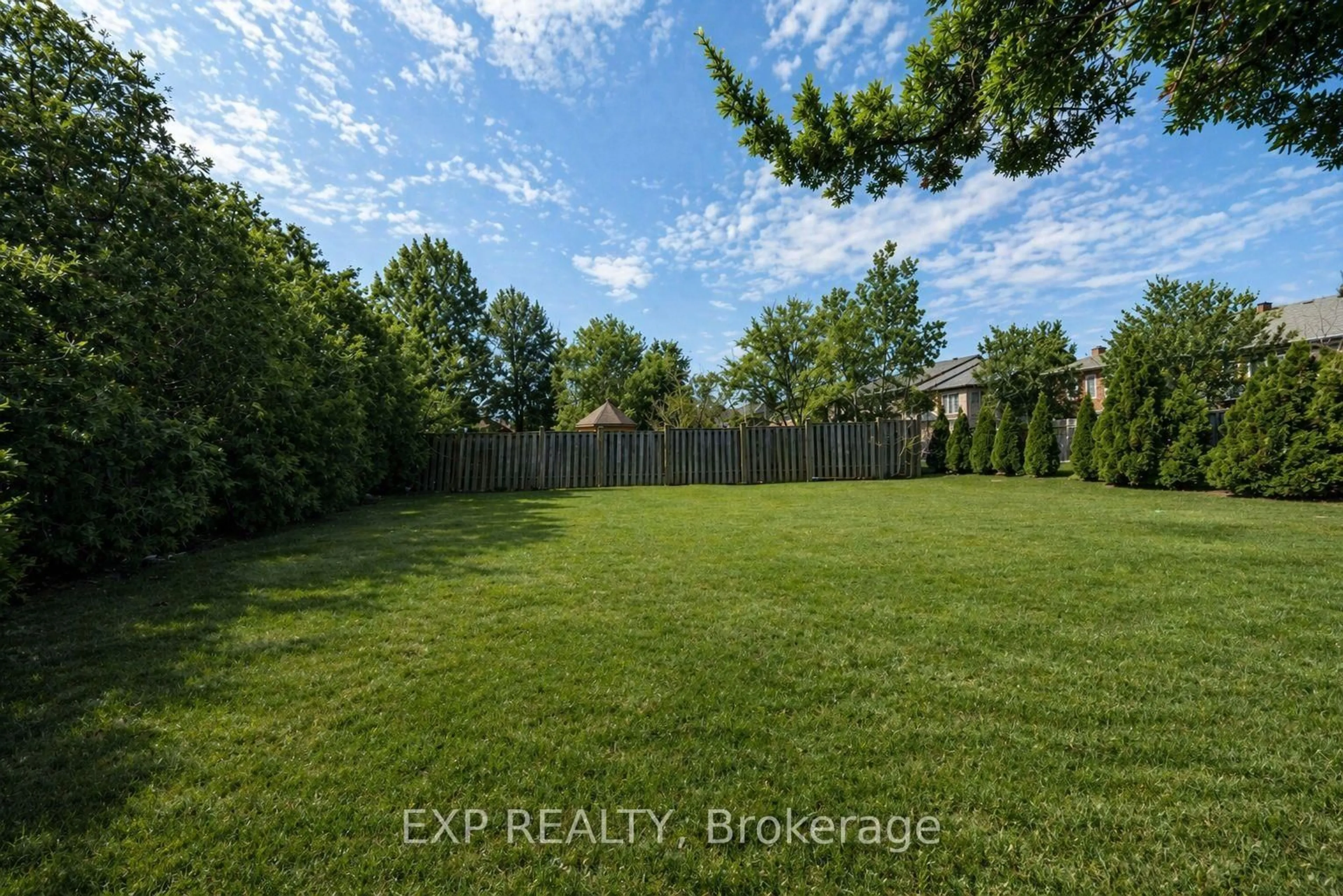 A pic from outside/outdoor area/front of a property/back of a property/a pic from drone, water/lake/river/ocean view for 51 Northgate Cres, Richmond Hill Ontario L4B 2K8