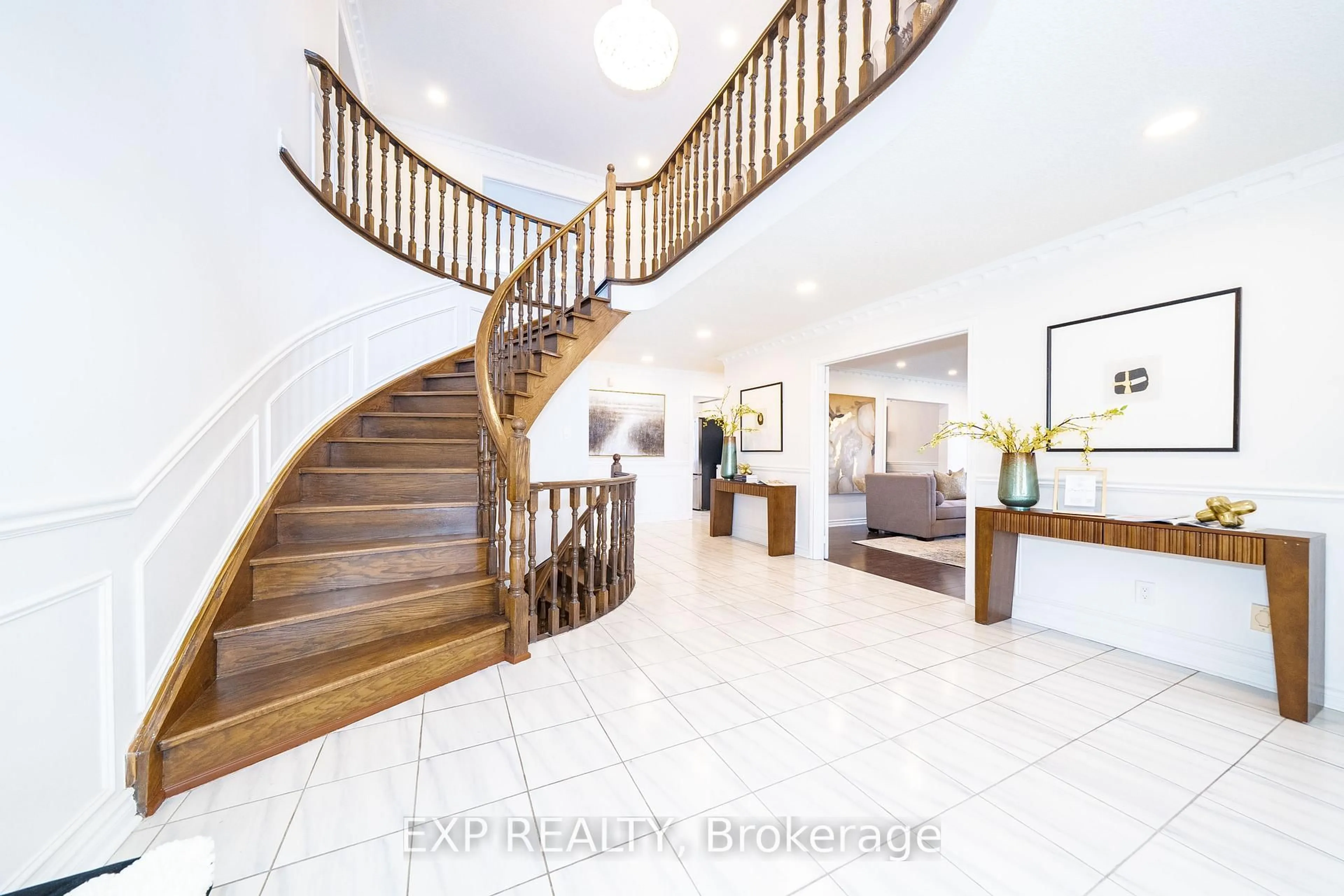 Indoor foyer for 51 Northgate Cres, Richmond Hill Ontario L4B 2K8