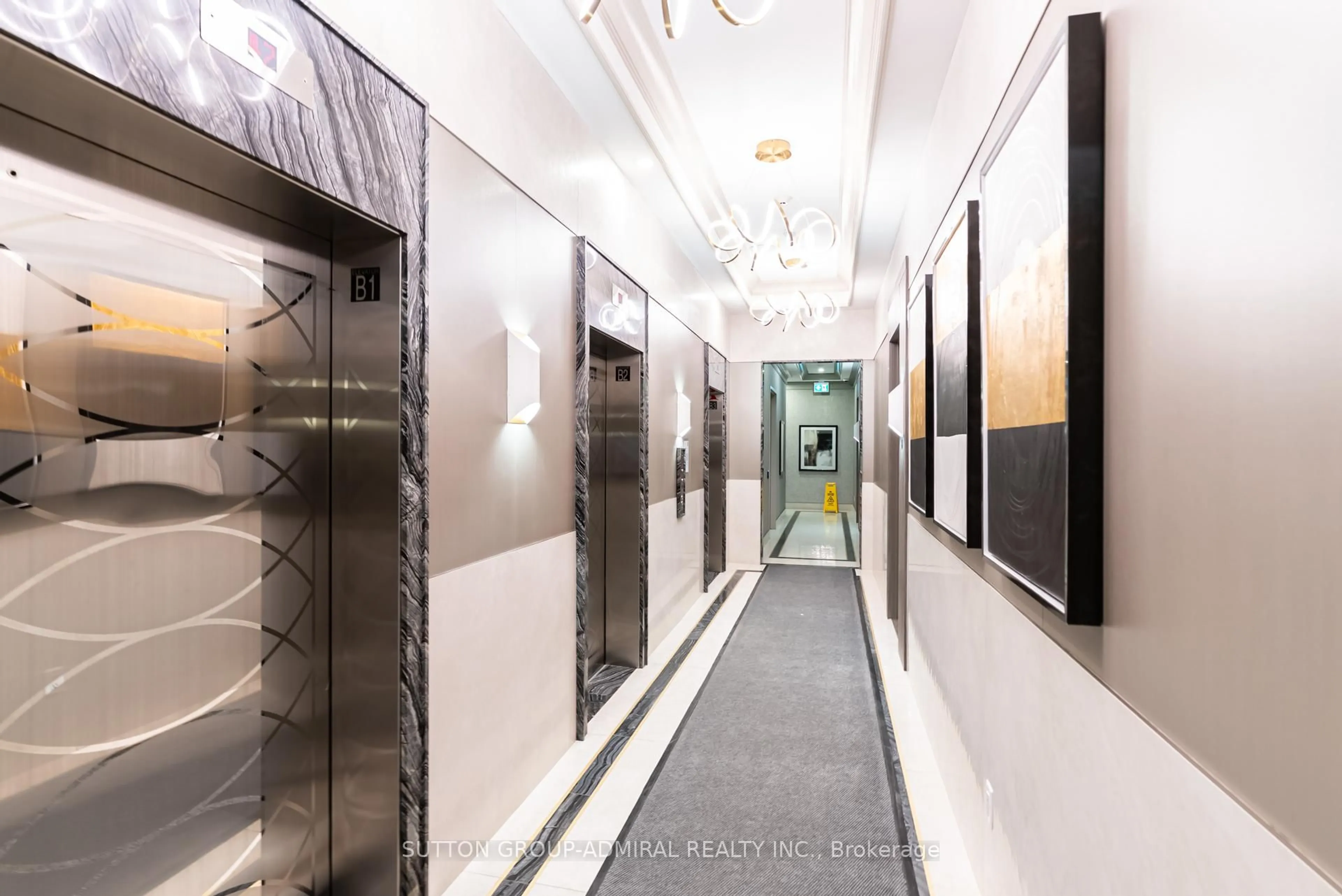 Indoor foyer for 20 Gatineau Dr #1010, Vaughan Ontario L4J 0L3