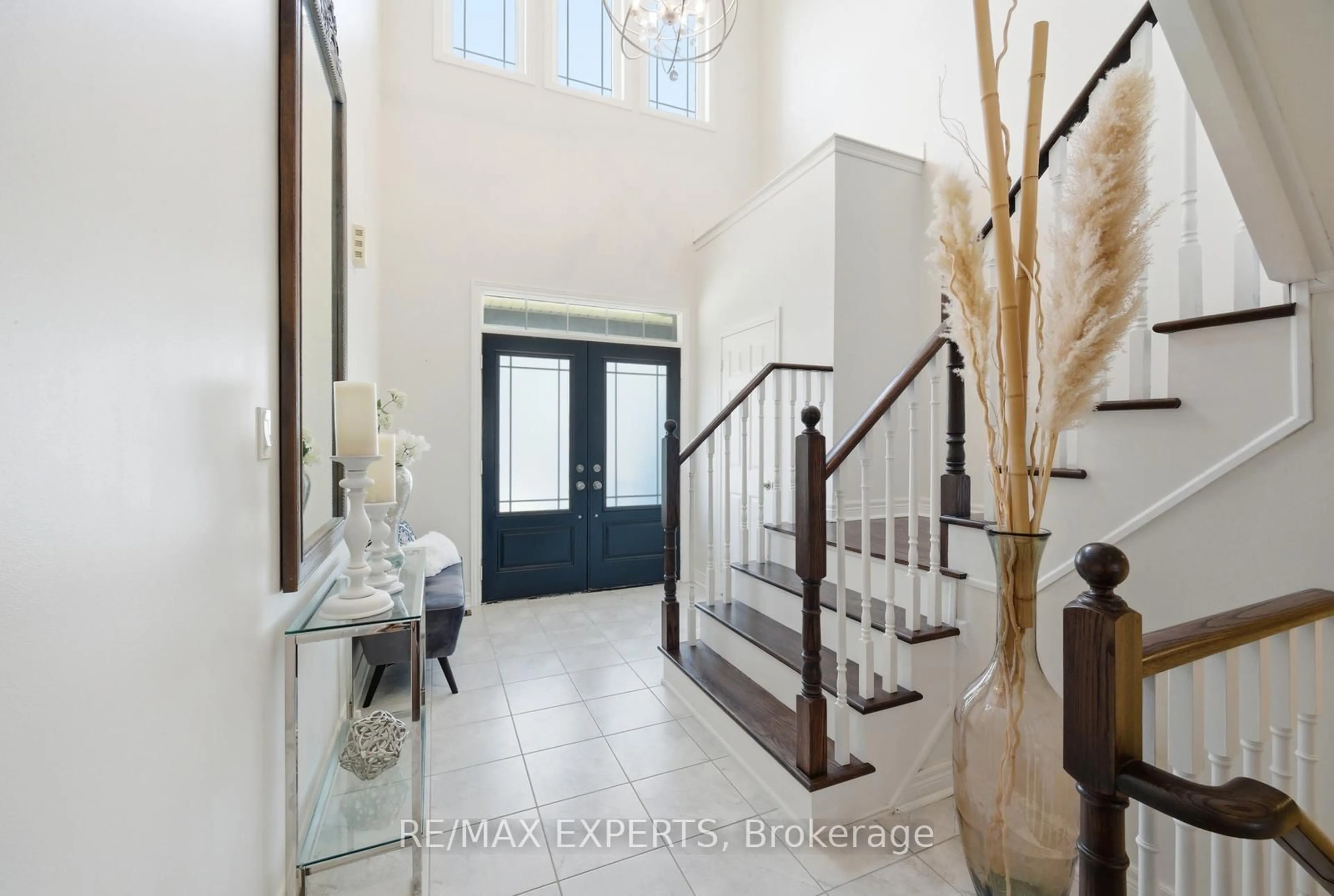 Indoor entryway for 37 Schwalm Cres, New Tecumseth Ontario L0G 1W0