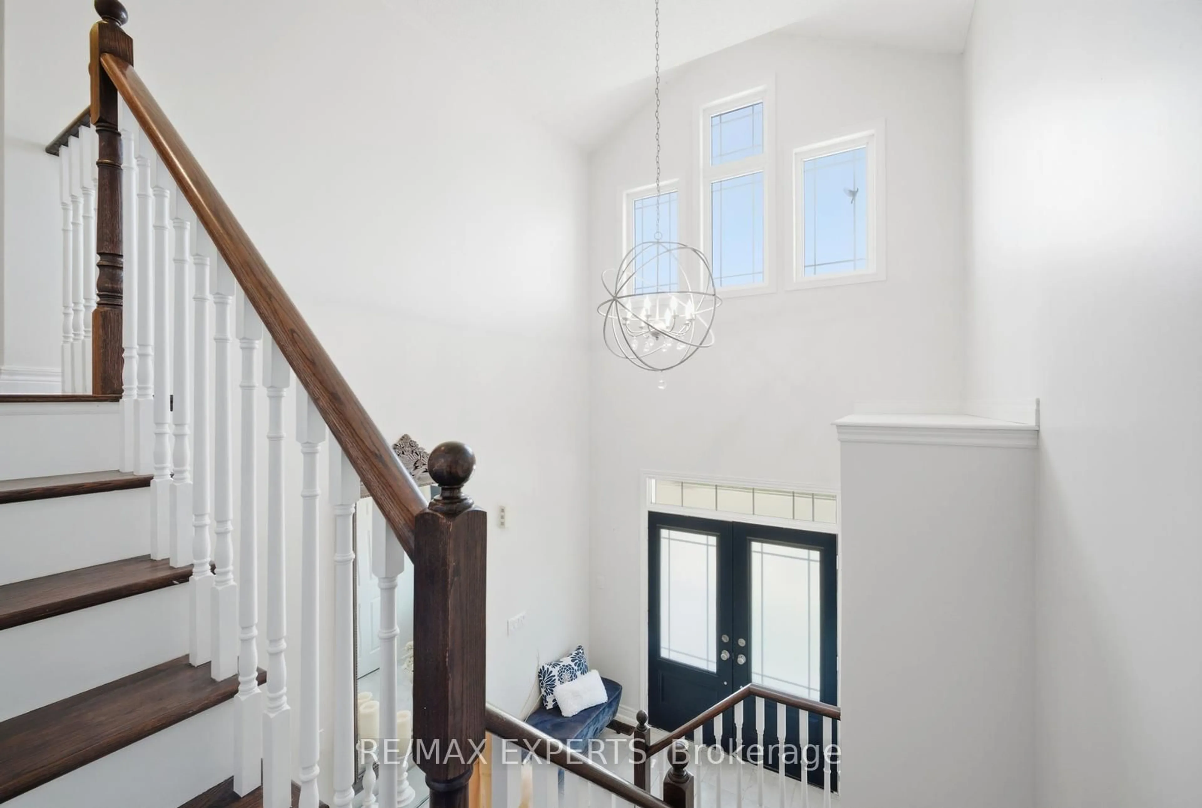 Indoor entryway for 37 Schwalm Cres, New Tecumseth Ontario L0G 1W0