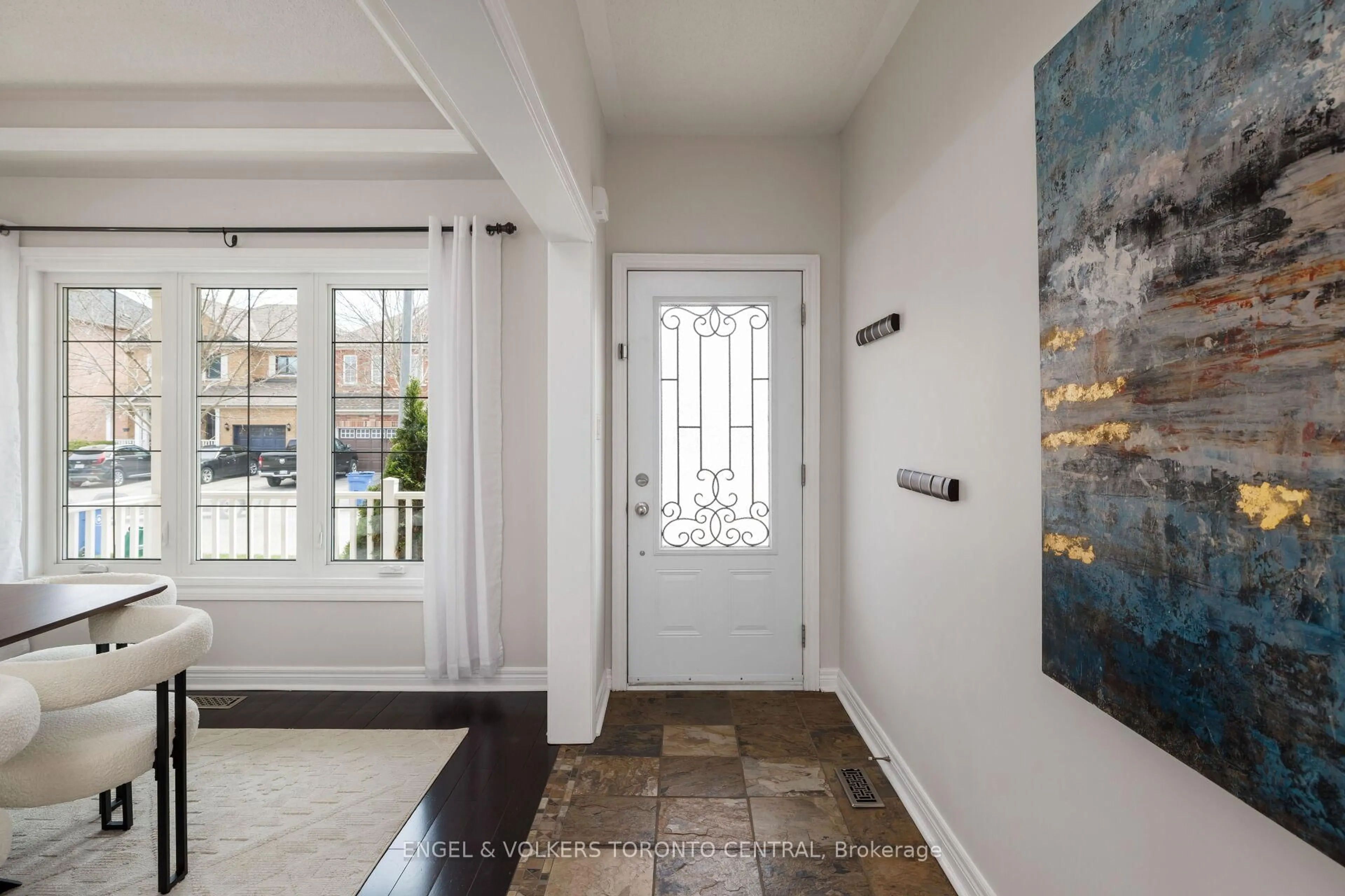 Indoor entryway for 337 Kirkvalley Cres, Aurora Ontario L4G 7S1