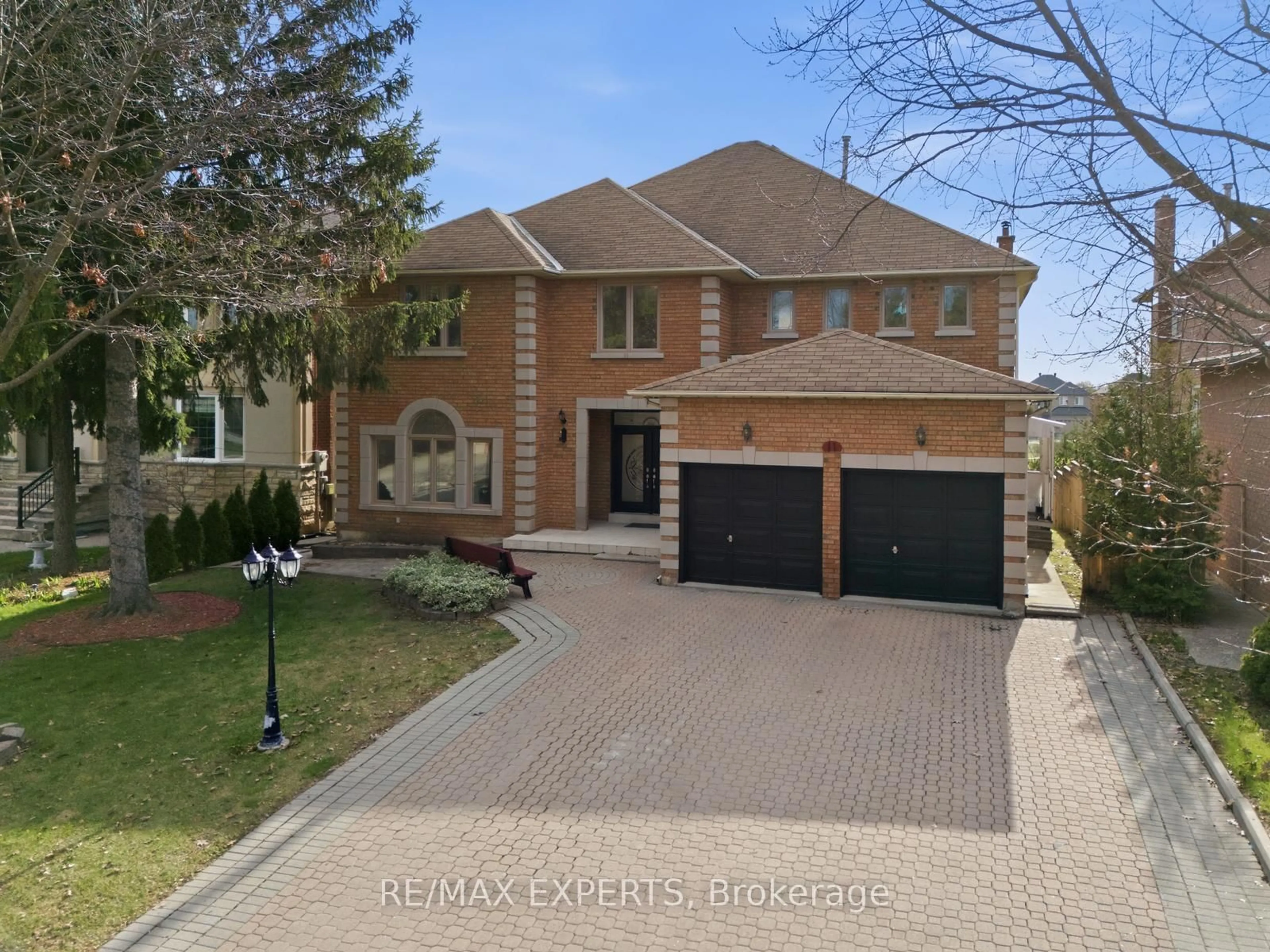 Home with brick exterior material, street for 11 Horizon Crt, Richmond Hill Ontario L4B 3G1