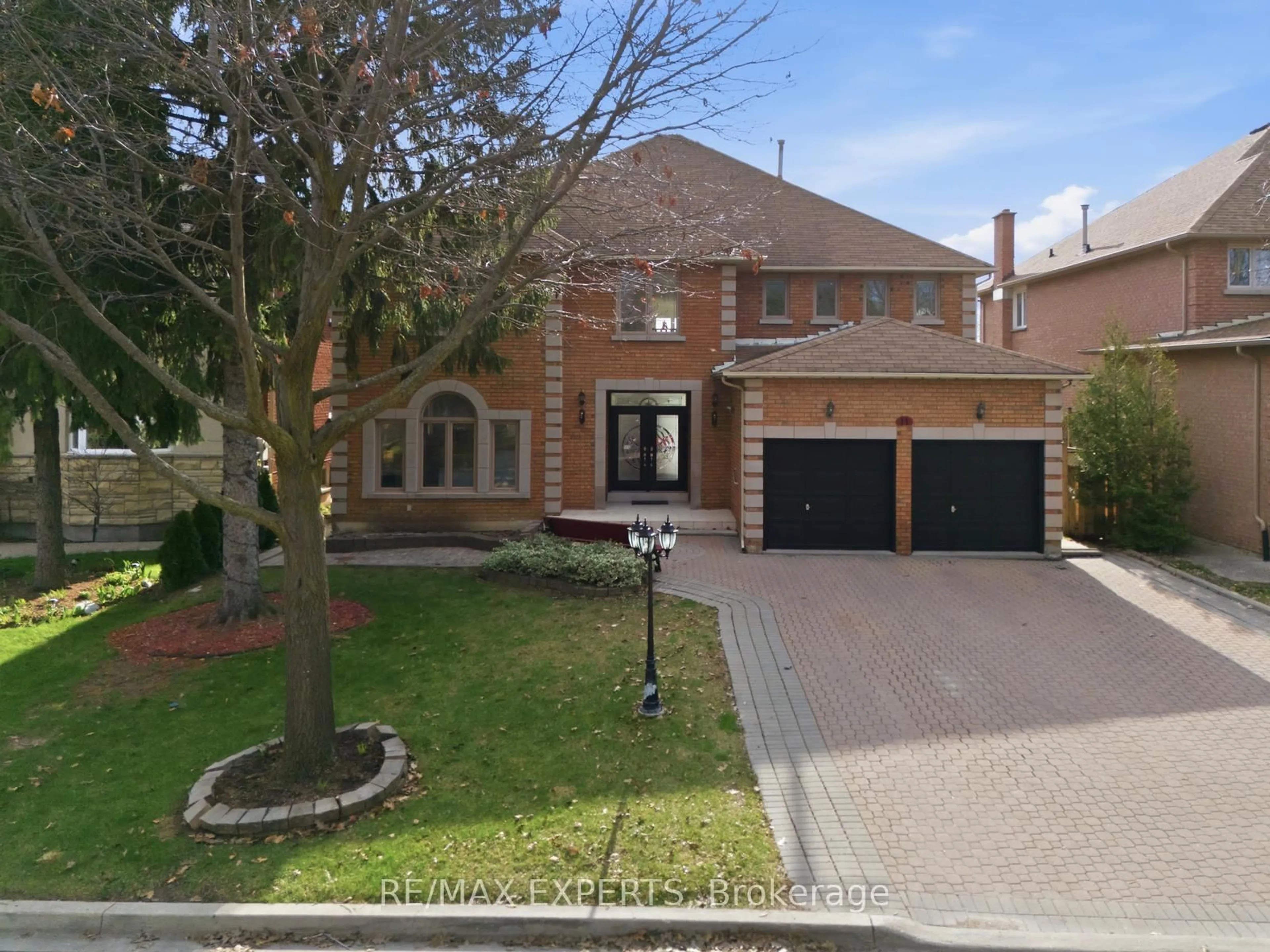 Home with brick exterior material, street for 11 Horizon Crt, Richmond Hill Ontario L4B 3G1