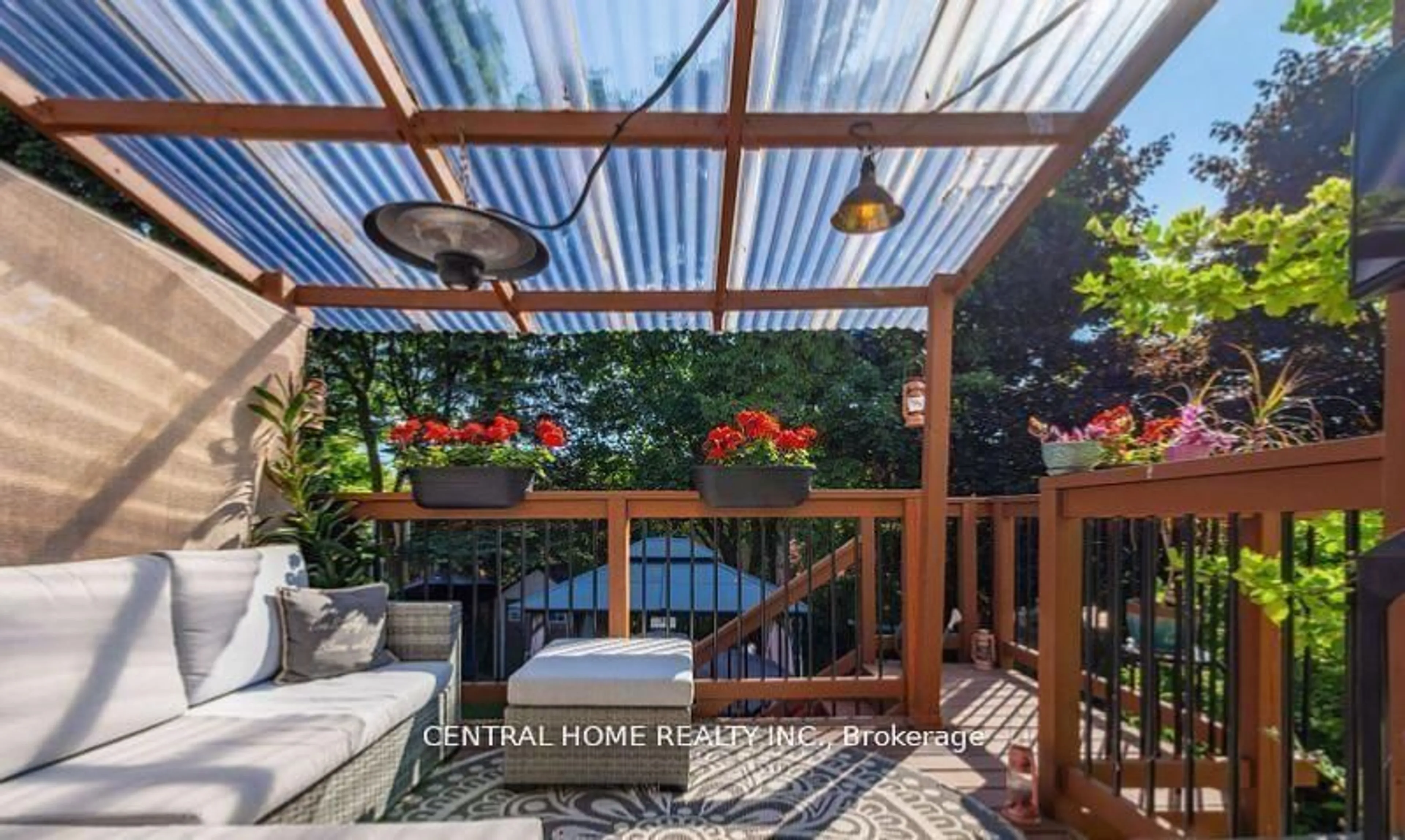 Patio, street for 30 Moffat Cres, Aurora Ontario L4G 4Z8