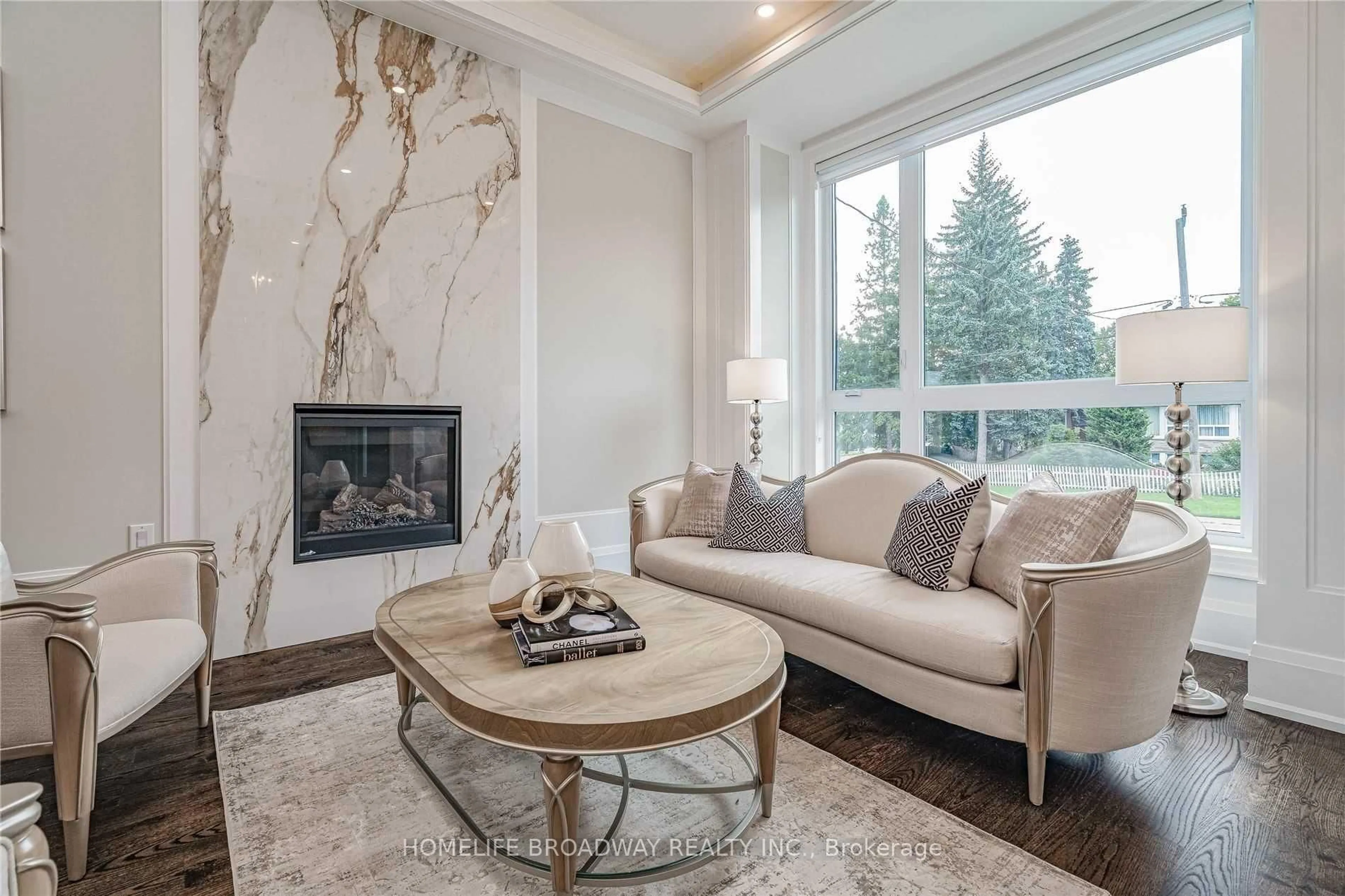 Living room with furniture, unknown for 393 Balkan Rd, Richmond Hill Ontario L4C 2P2