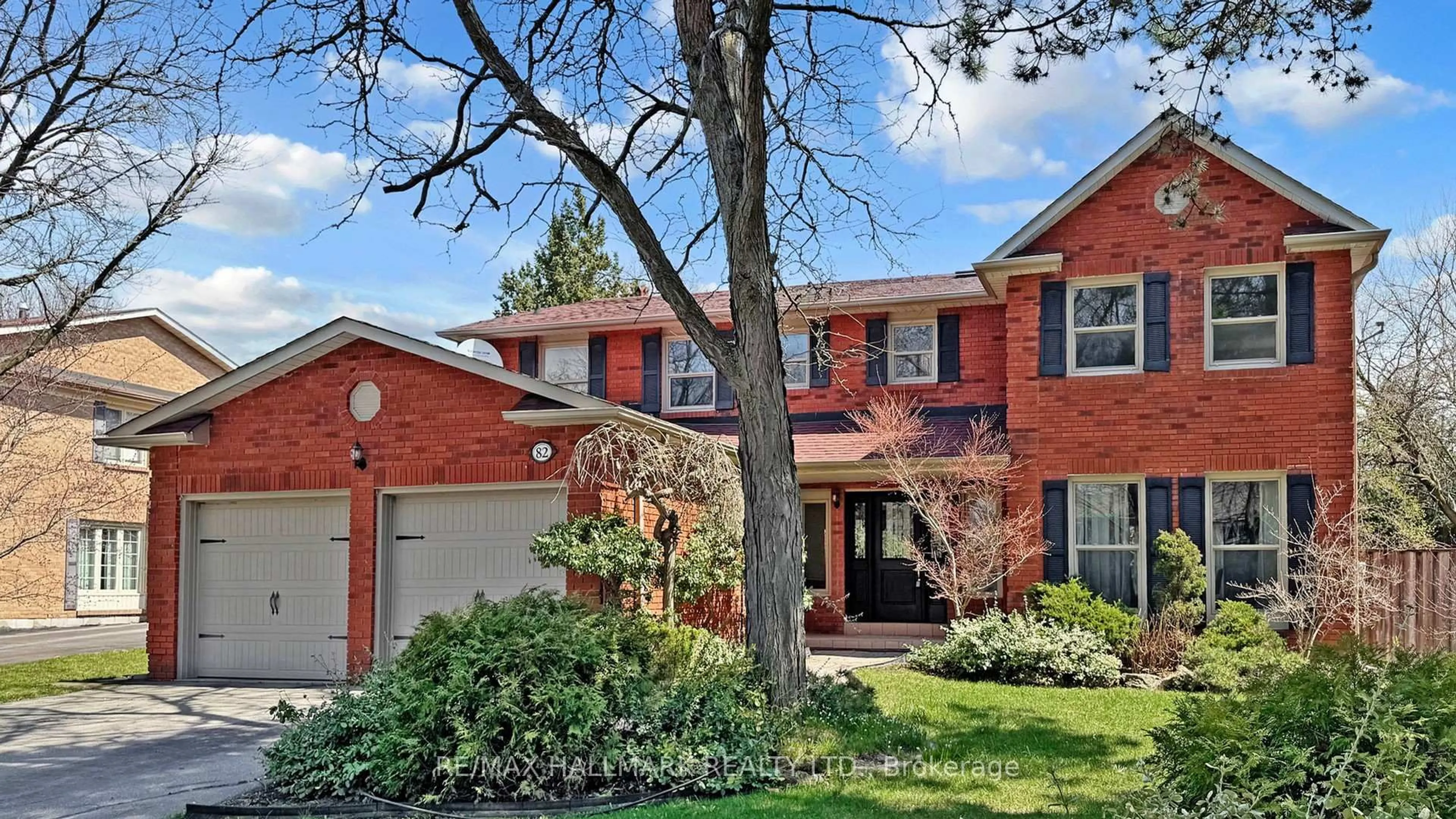 Home with brick exterior material, street for 82 Windermere Cres, Richmond Hill Ontario L4C 6Y9