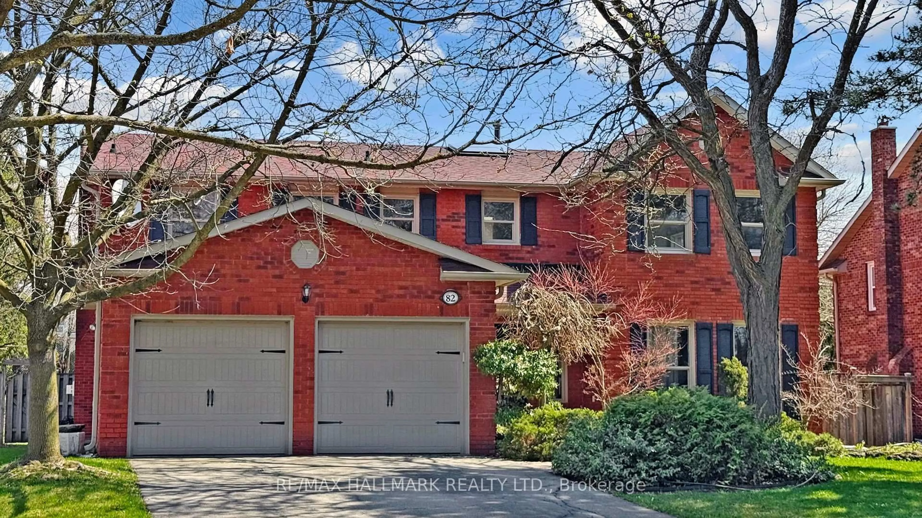 Home with brick exterior material, street for 82 Windermere Cres, Richmond Hill Ontario L4C 6Y9